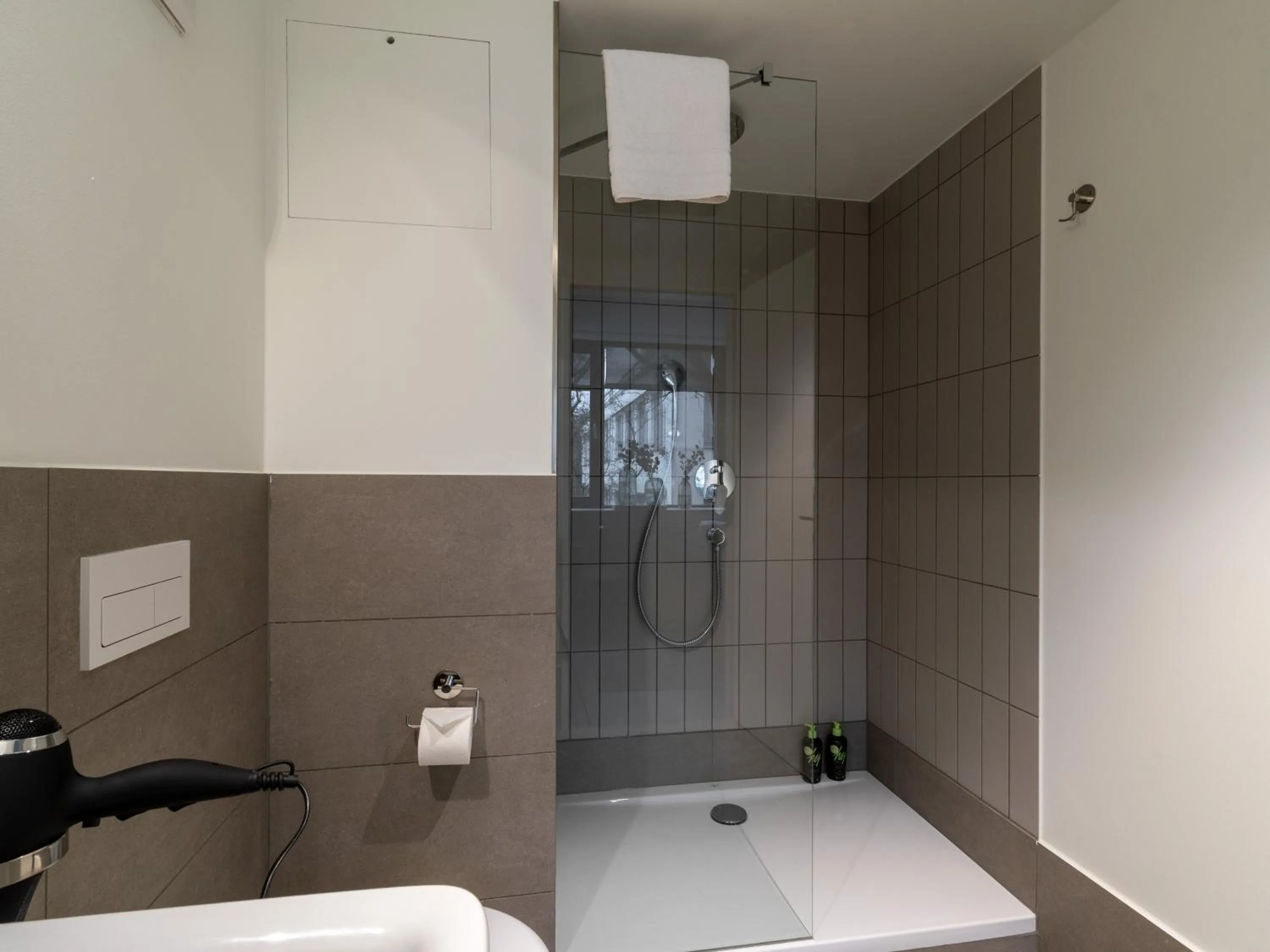 Shower in Limehome München