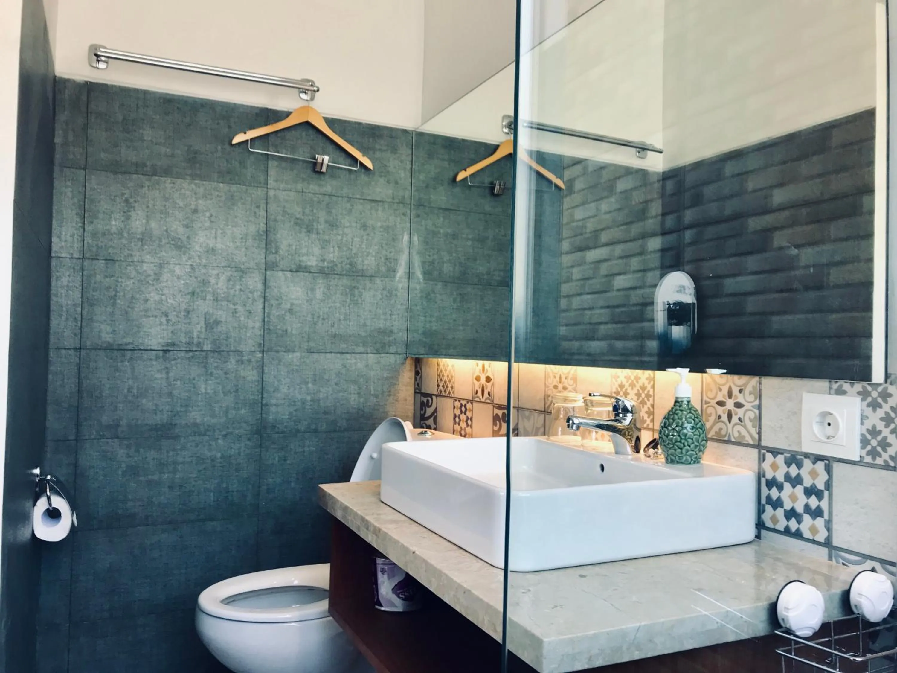 Toilet in Radha Homestay