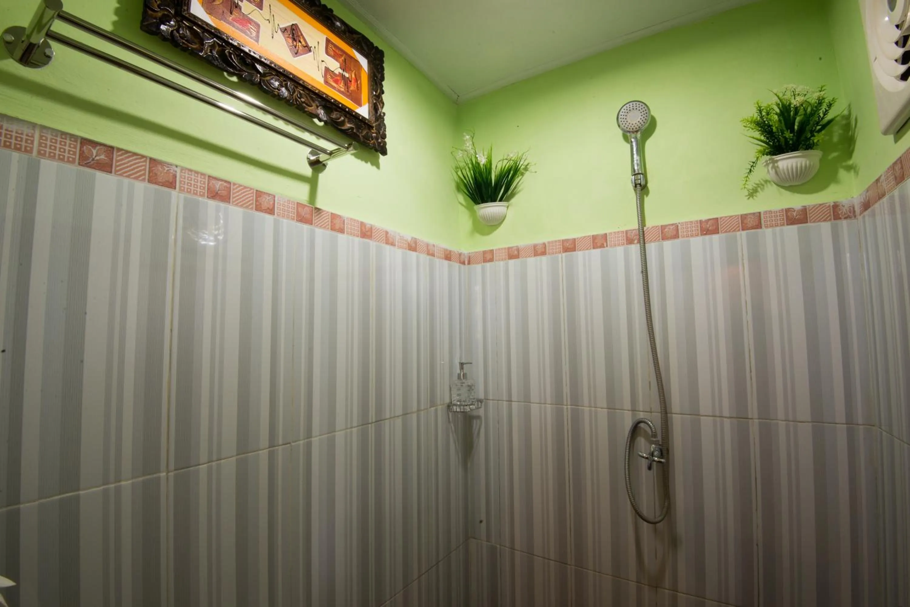 Bathroom in Radha Homestay