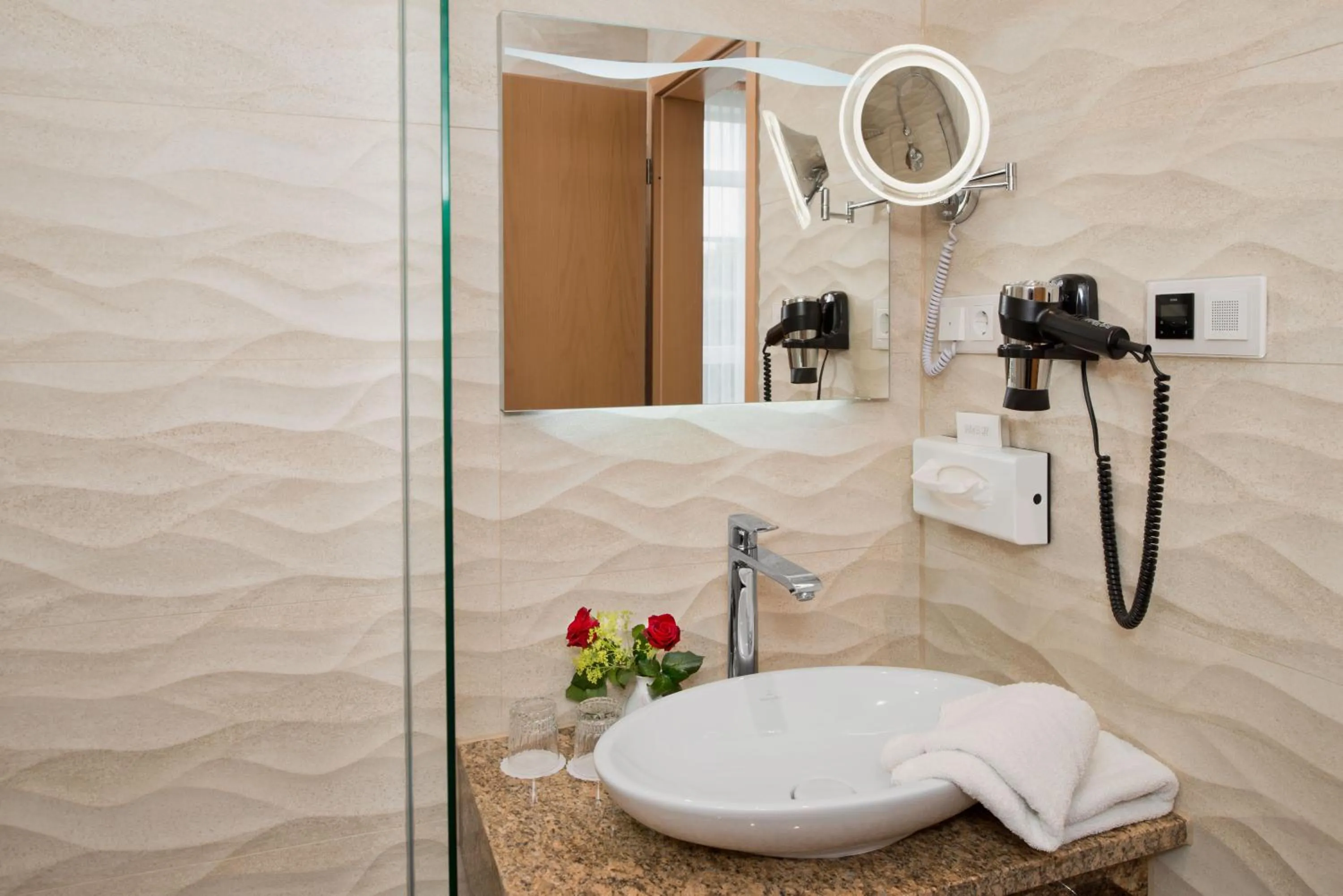 Shower in Hotel Marschall Duroc