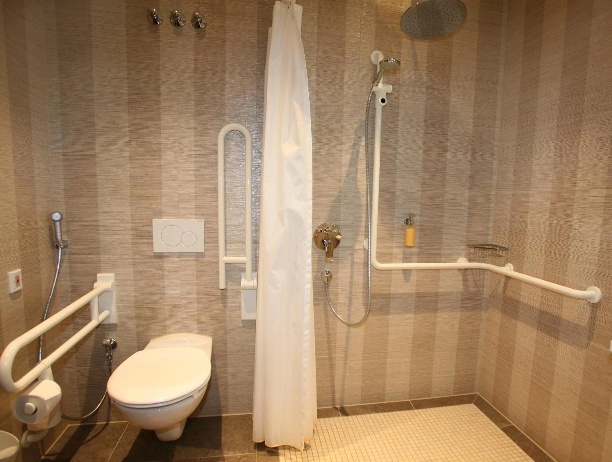 Shower in Hotel Marschall Duroc