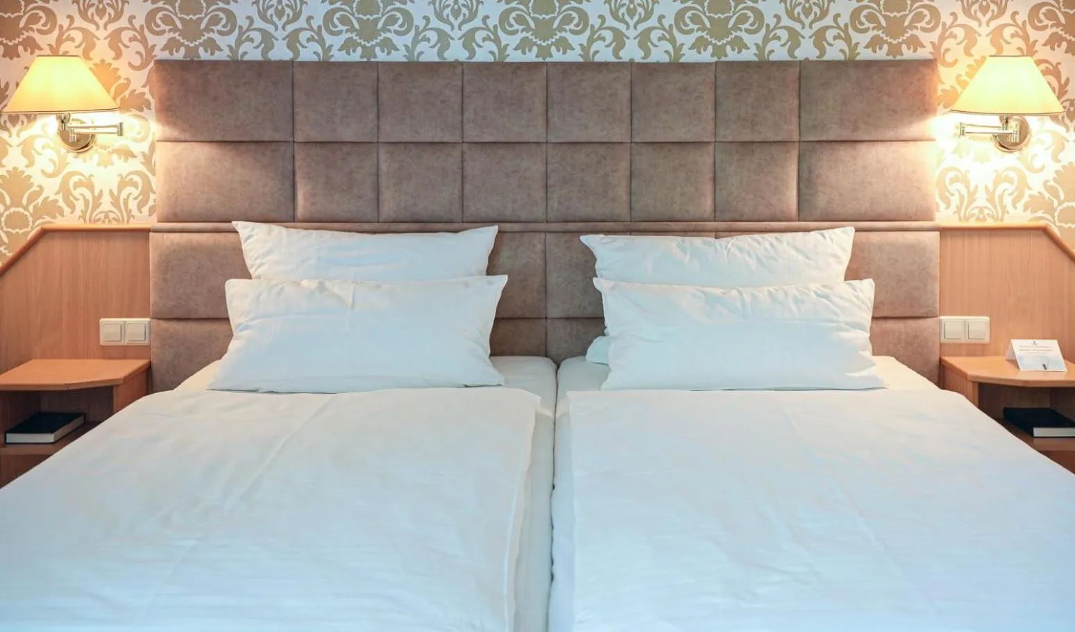 Bed in Hotel Marschall Duroc