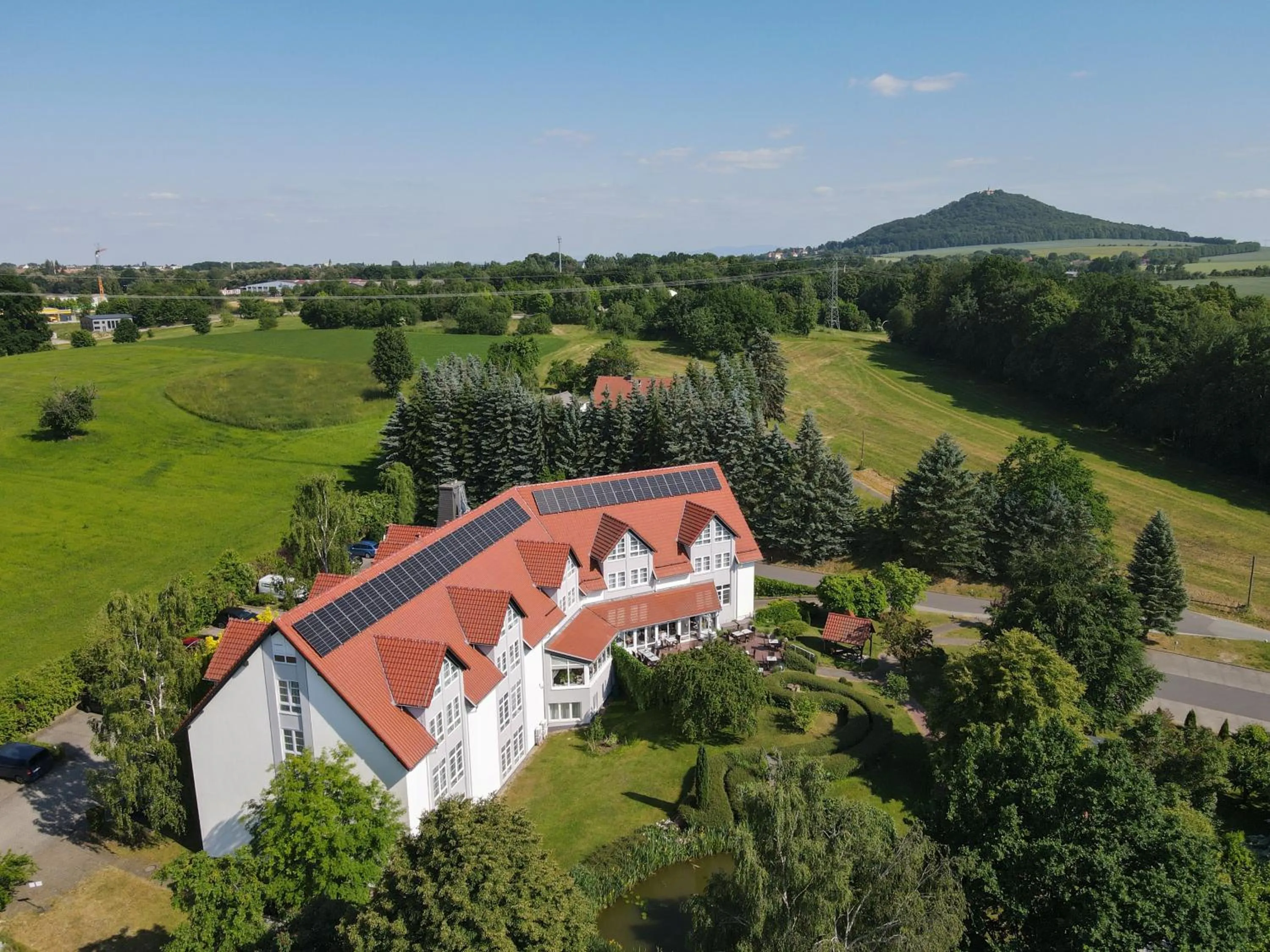 Property building in Hotel Marschall Duroc