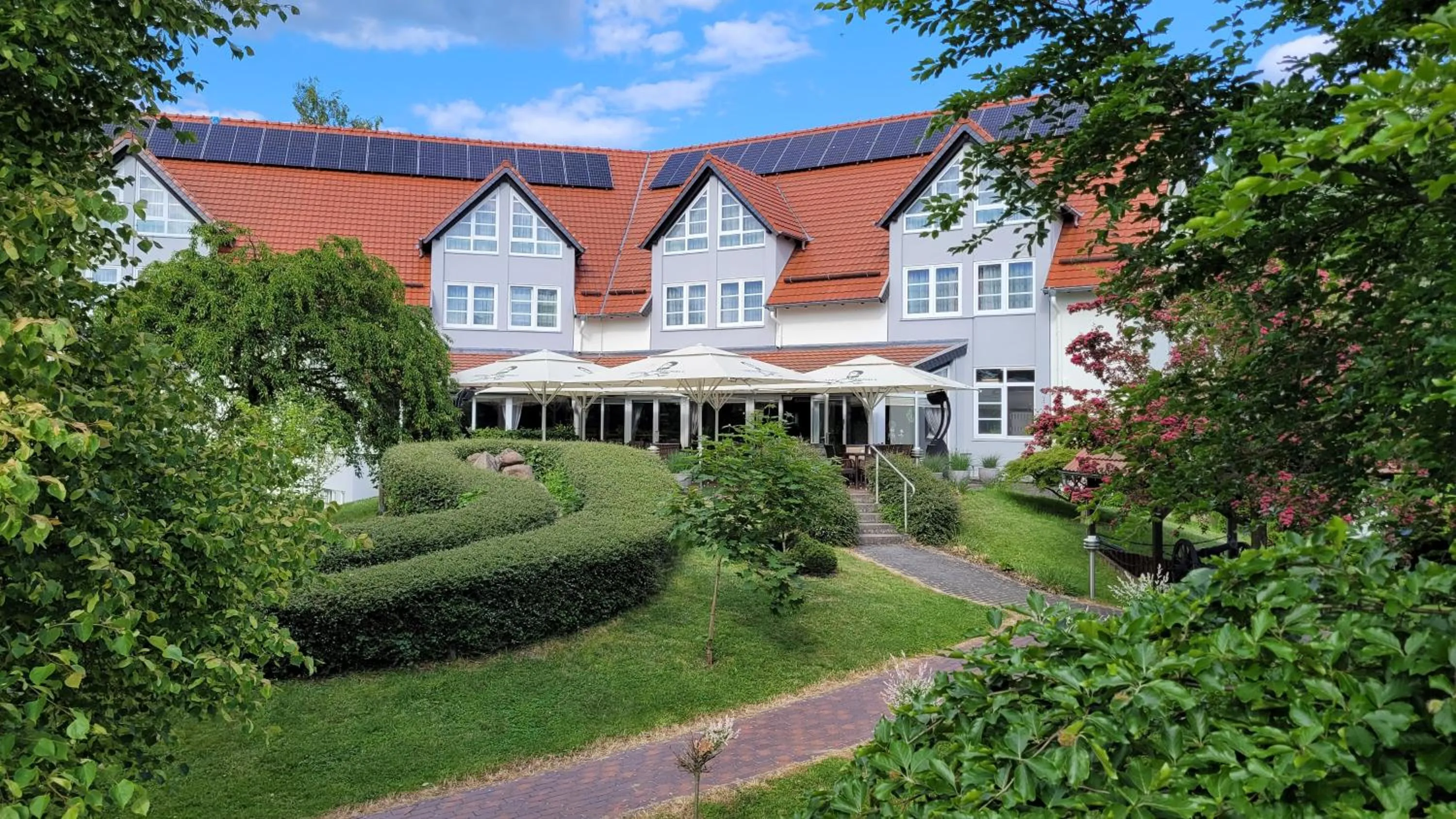 Property building in Hotel Marschall Duroc