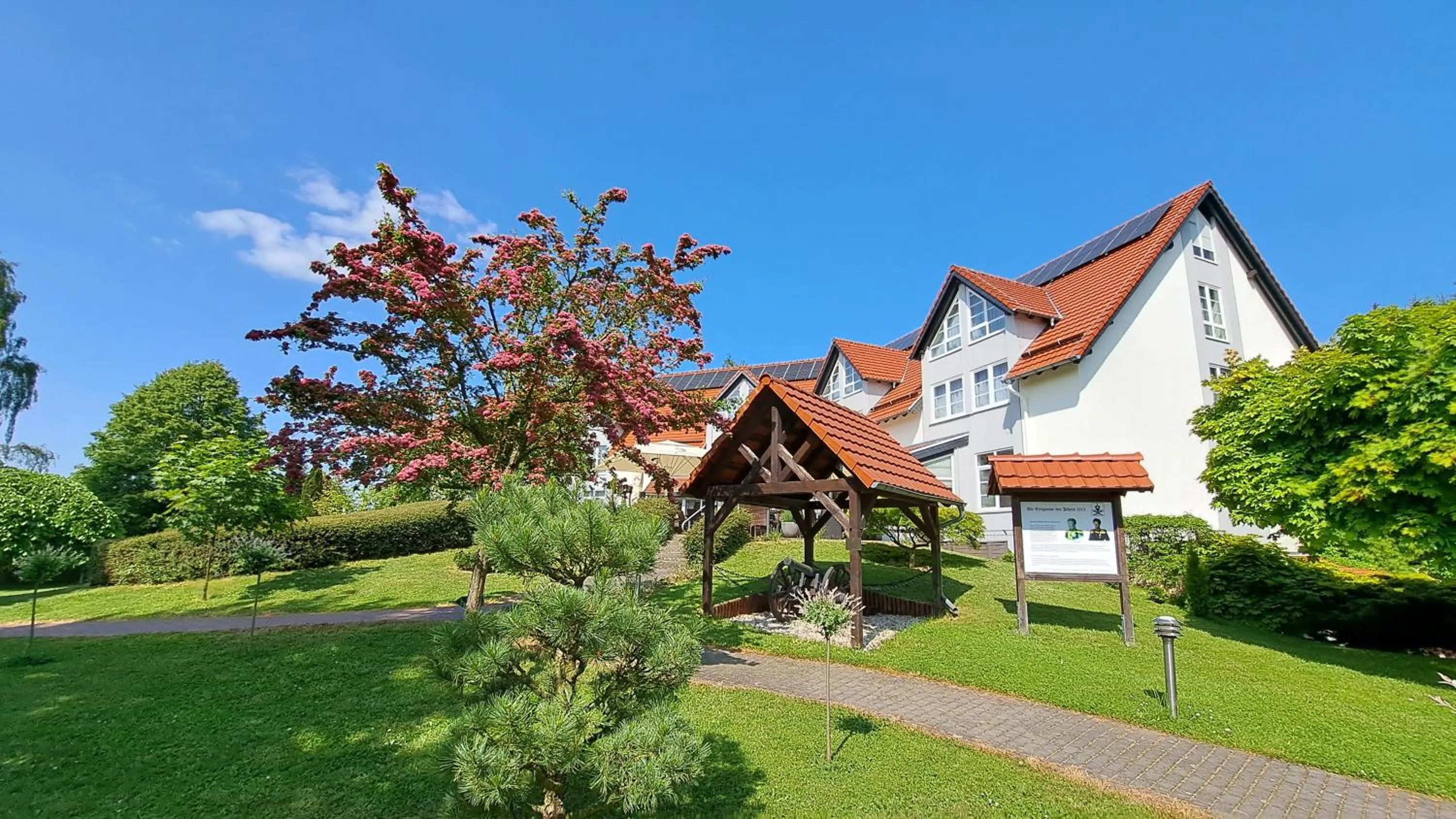 Property building in Hotel Marschall Duroc