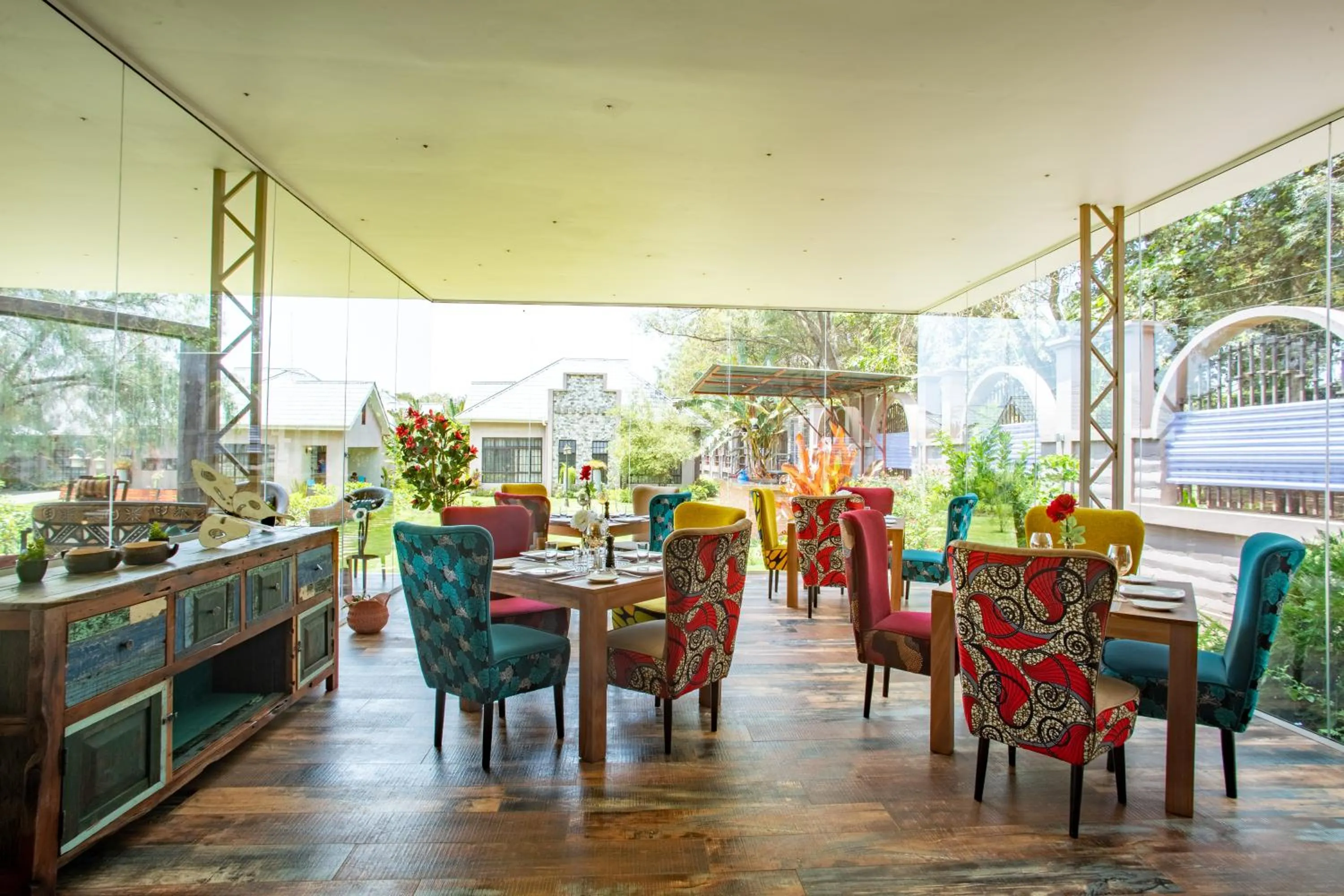 Restaurant/places to eat in Kinga Homes Boutique Hotel