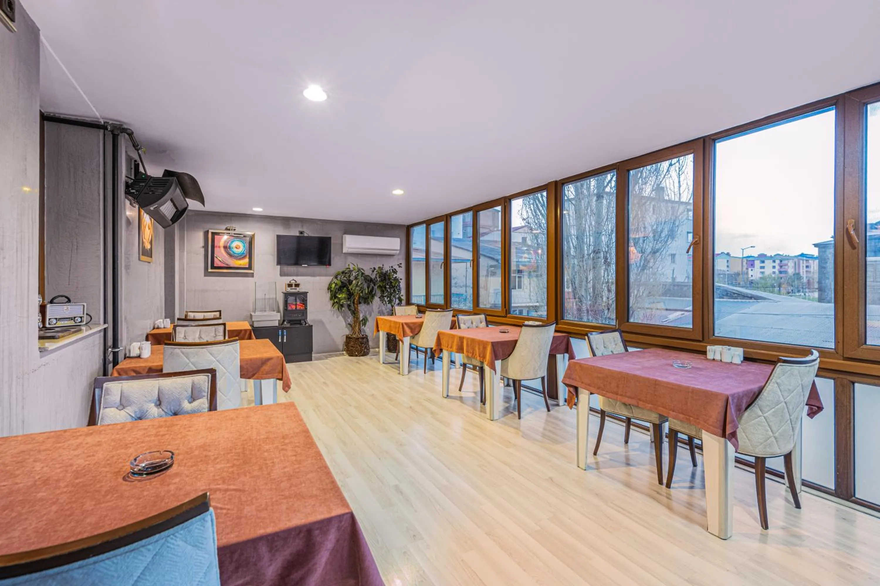 Restaurant/places to eat in GRAND ANİ HOTEL