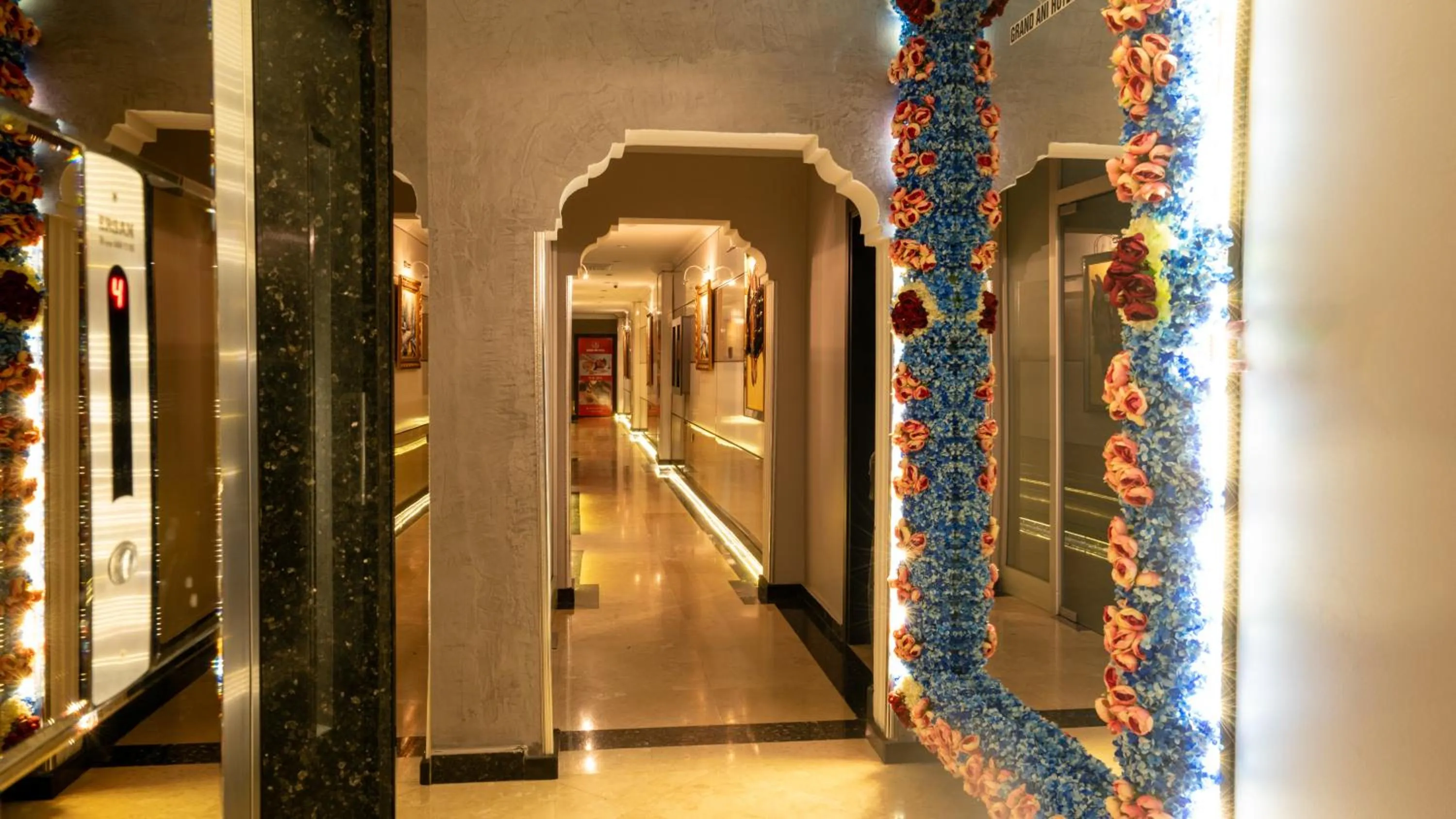 Lobby or reception in GRAND ANİ HOTEL
