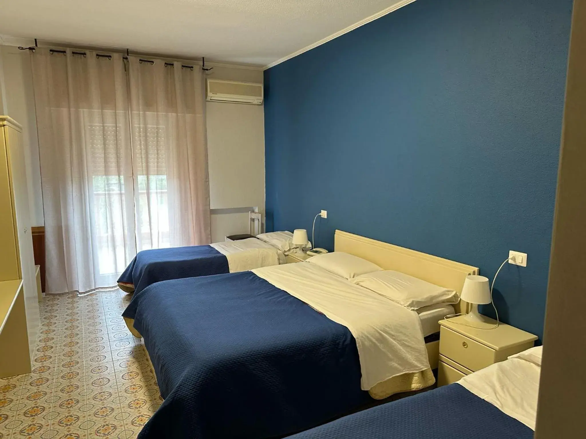 Quadruple Room with Balcony in Hotel Costa Jonica Quadruple Room with Balcony in Hotel Costa Jonica