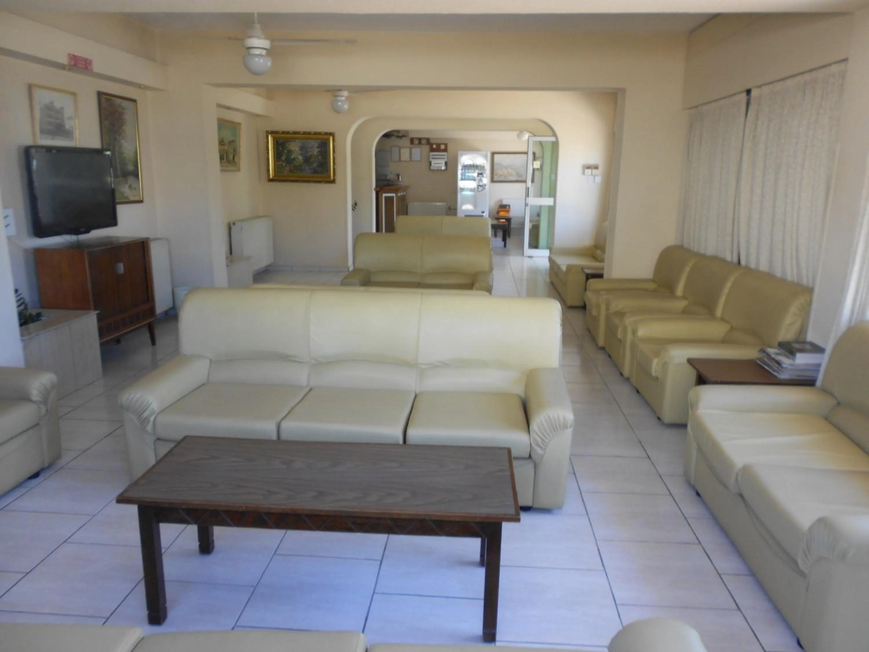 Communal lounge/ TV room in Denis Hotel