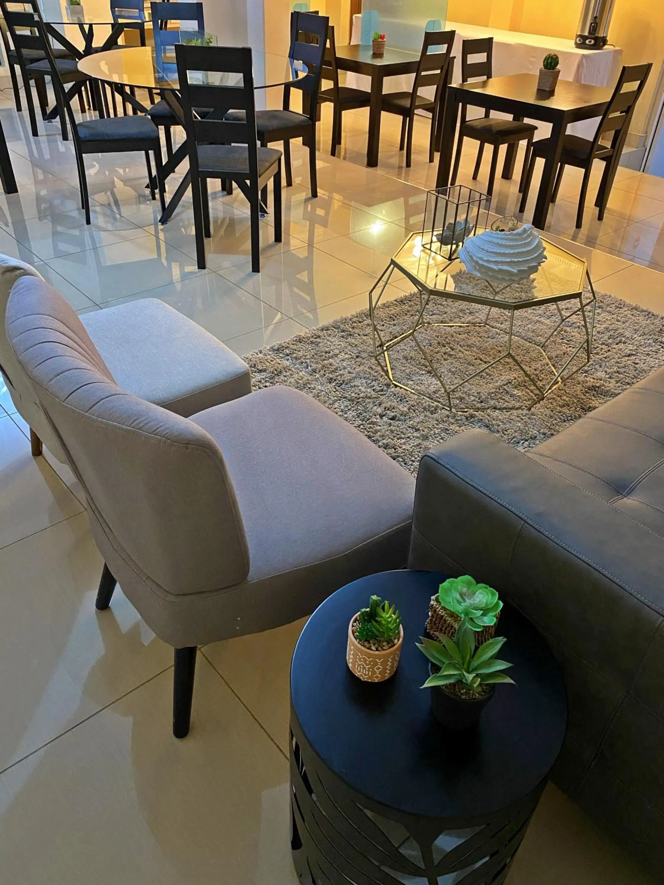 Living room in Seven Wonders B&B