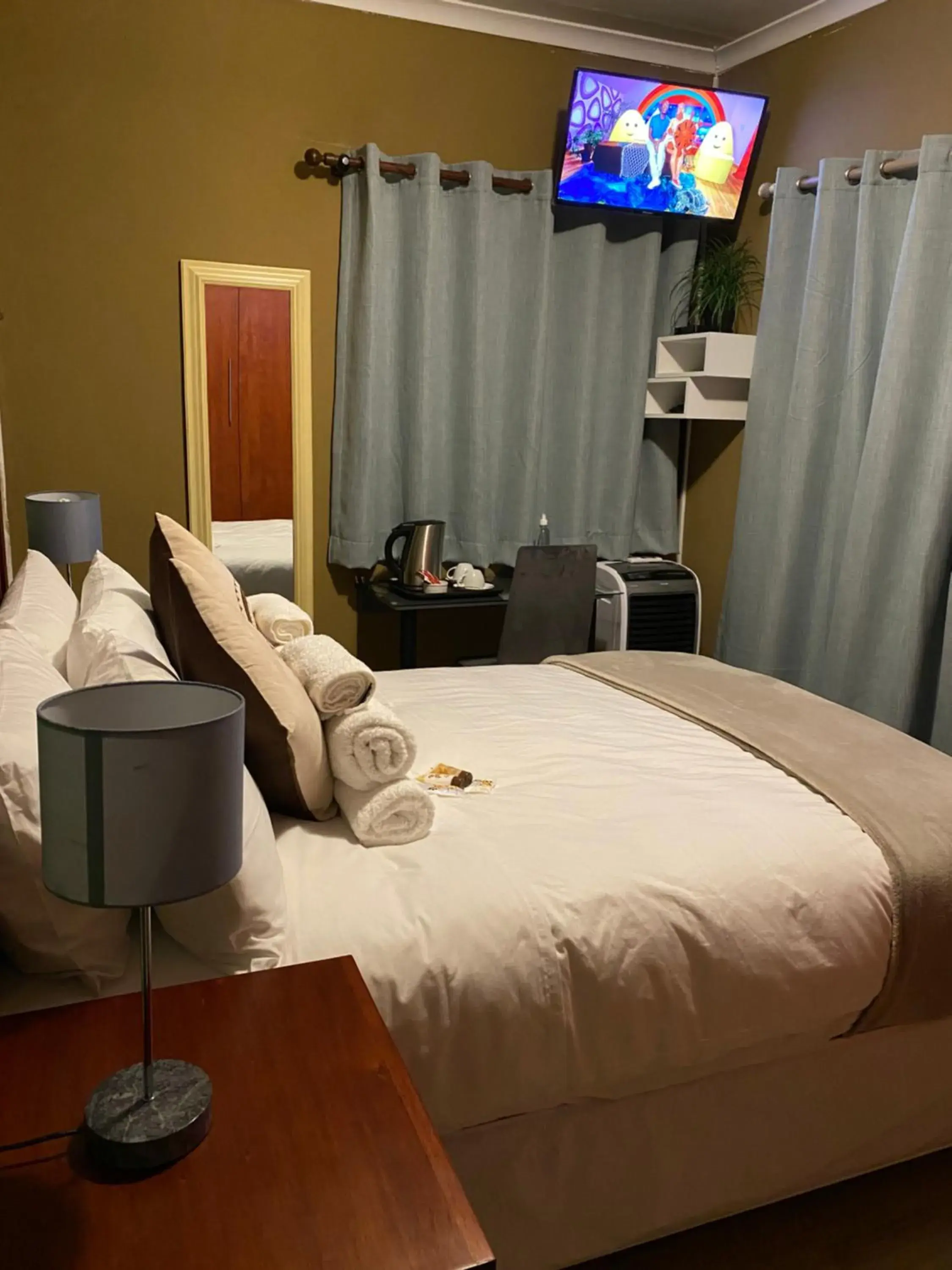 Deluxe Double Room with Balcony in Seven Wonders B&B Deluxe Double Room with Balcony in Seven Wonders B&B