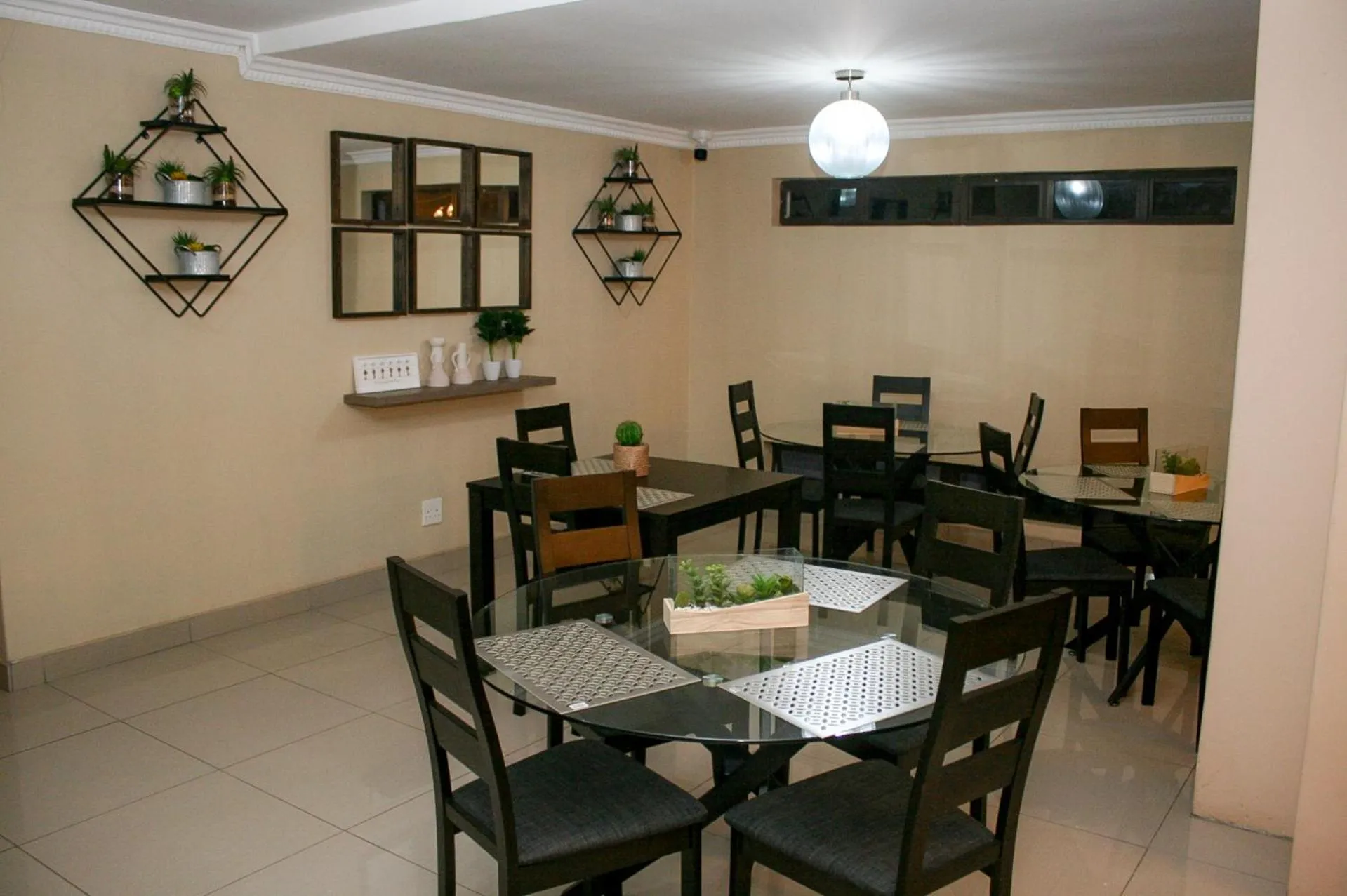 Restaurant/places to eat in Seven Wonders B&B