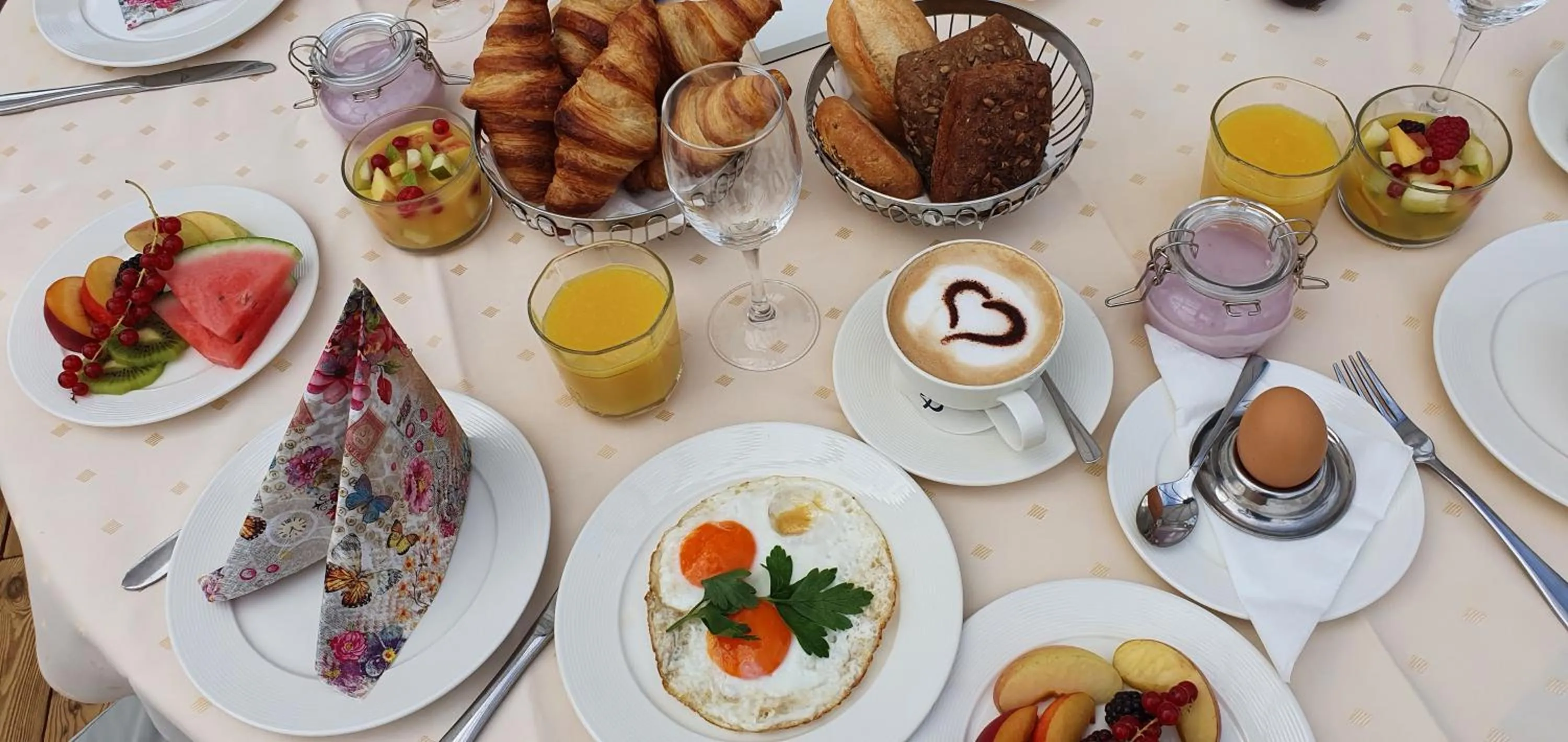 Breakfast in Eden Hotel