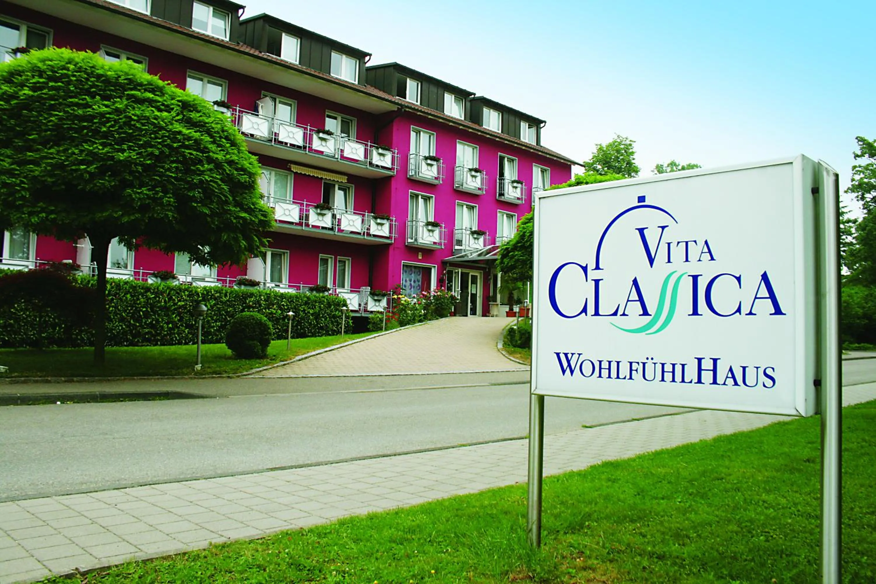 Facade/entrance in Eden Hotel