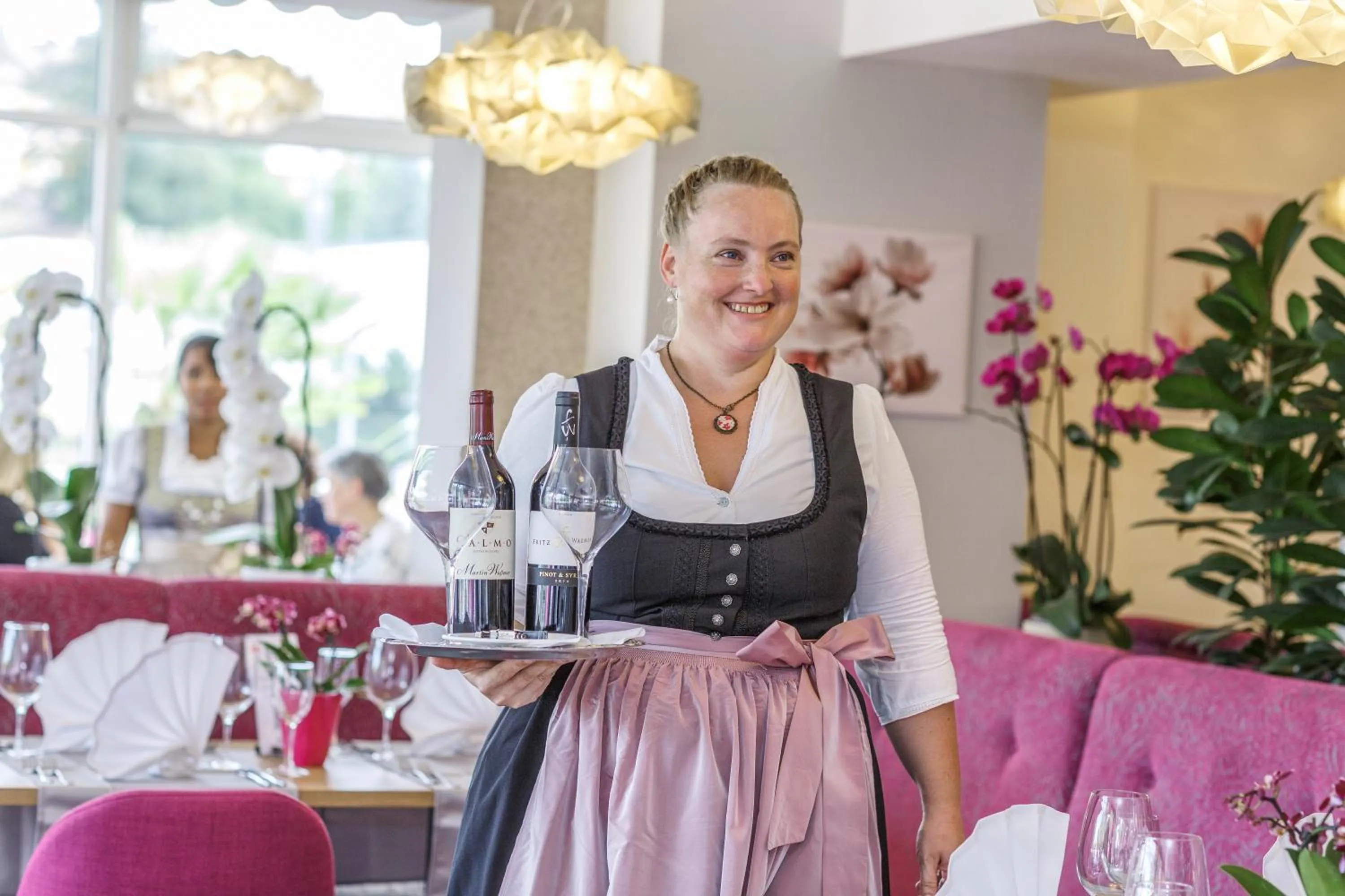 Restaurant/places to eat in Eden Hotel