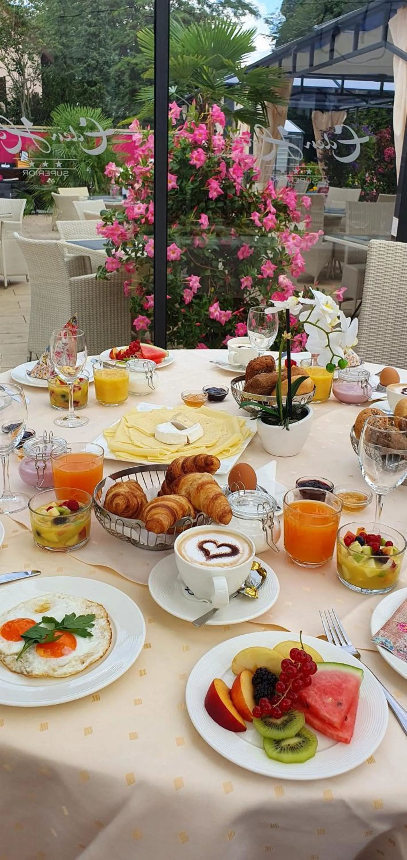 Breakfast in Eden Hotel