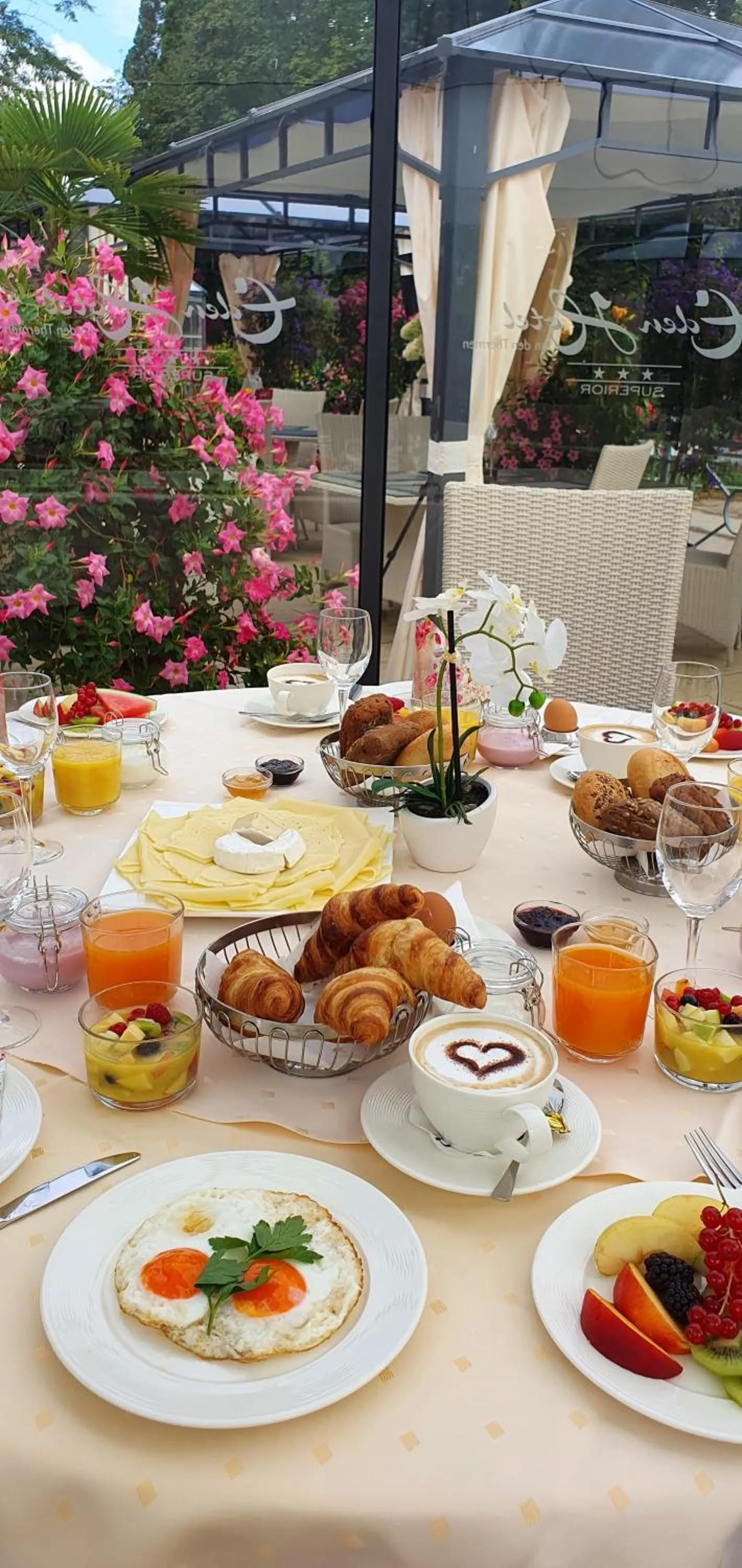 Breakfast in Eden Hotel