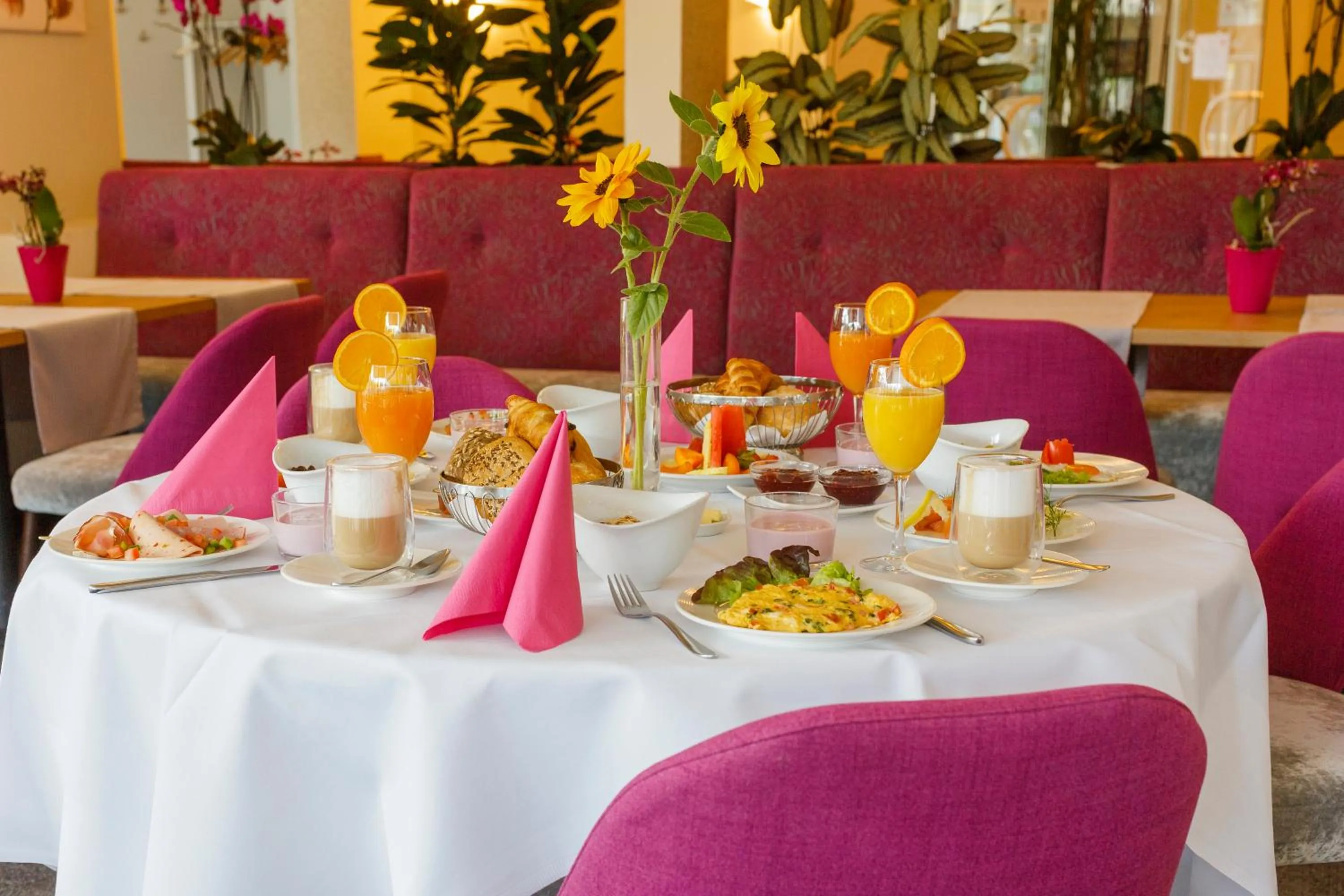 Restaurant/places to eat in Eden Hotel