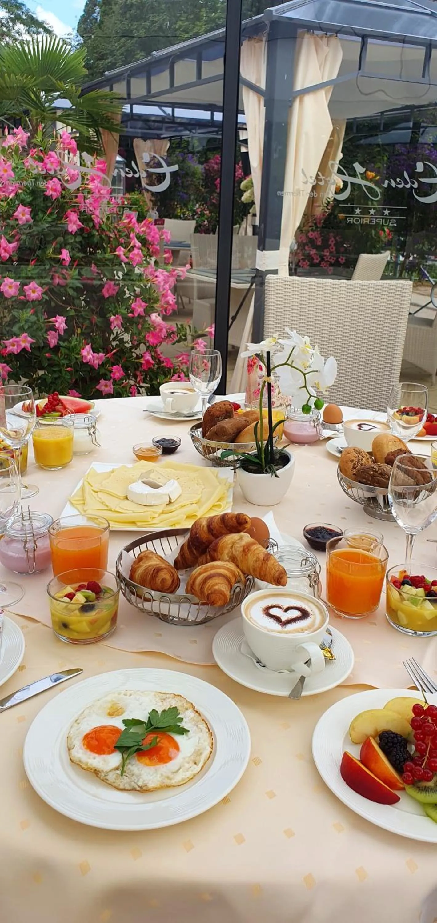 Breakfast in Eden Hotel