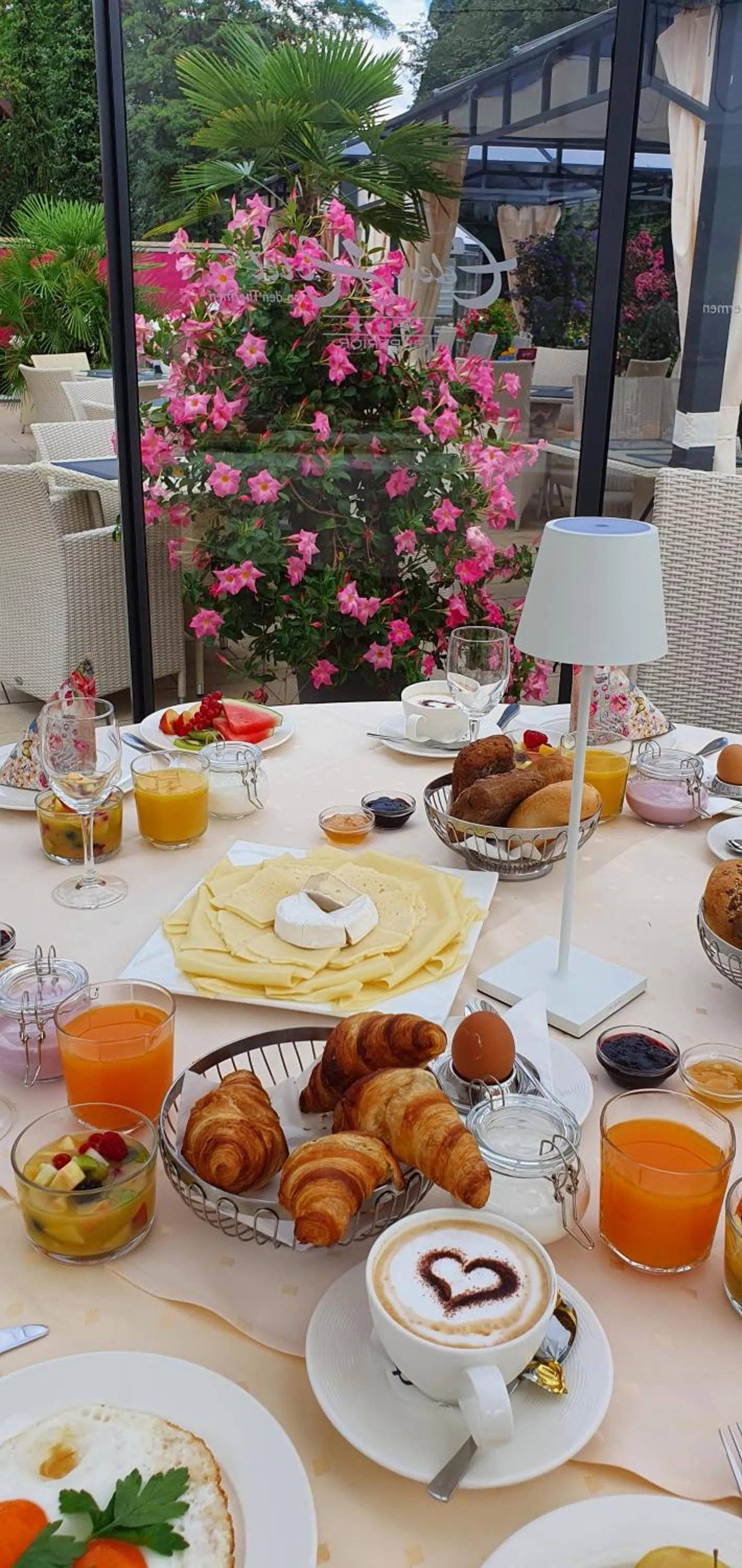 Breakfast in Eden Hotel