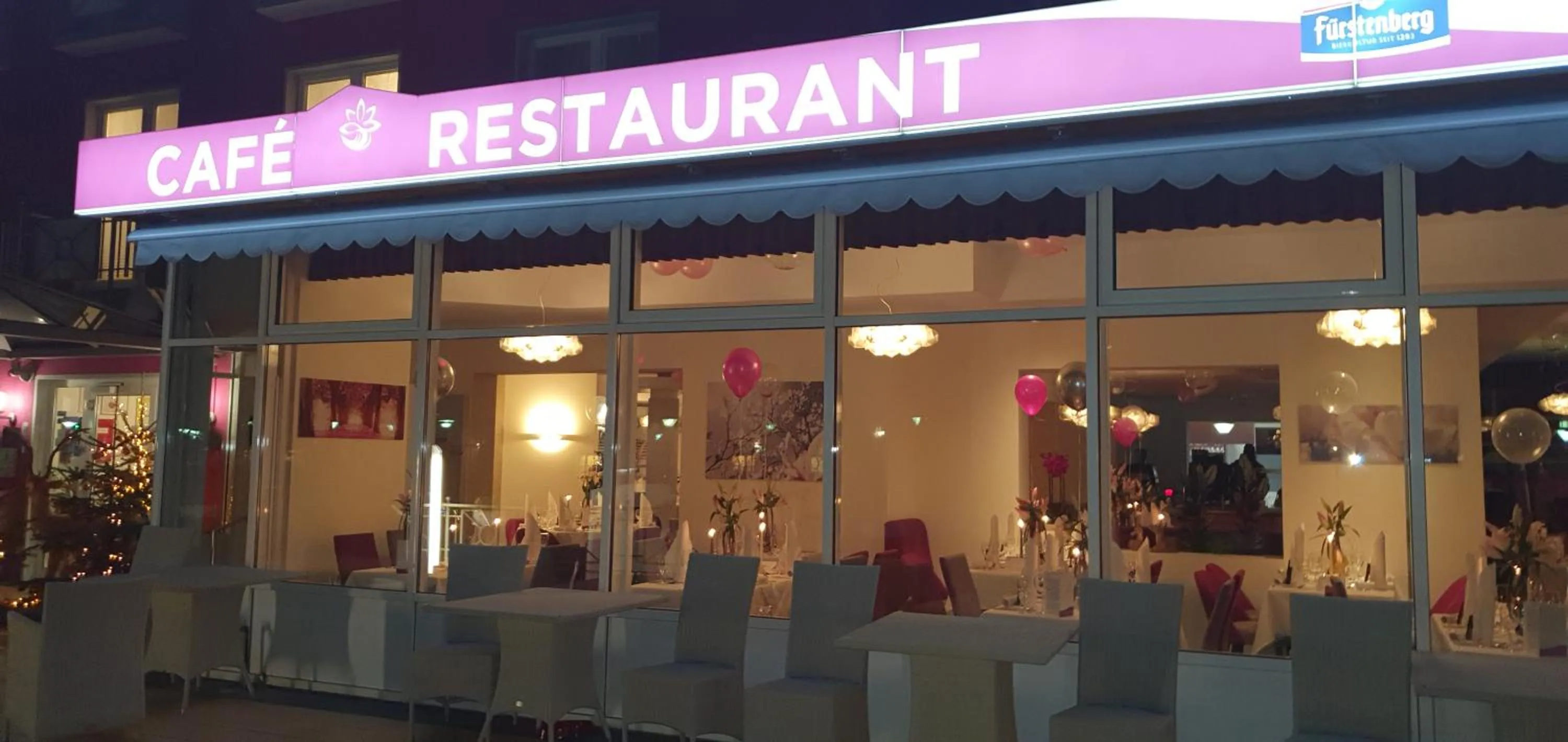 Restaurant/places to eat in Eden Hotel