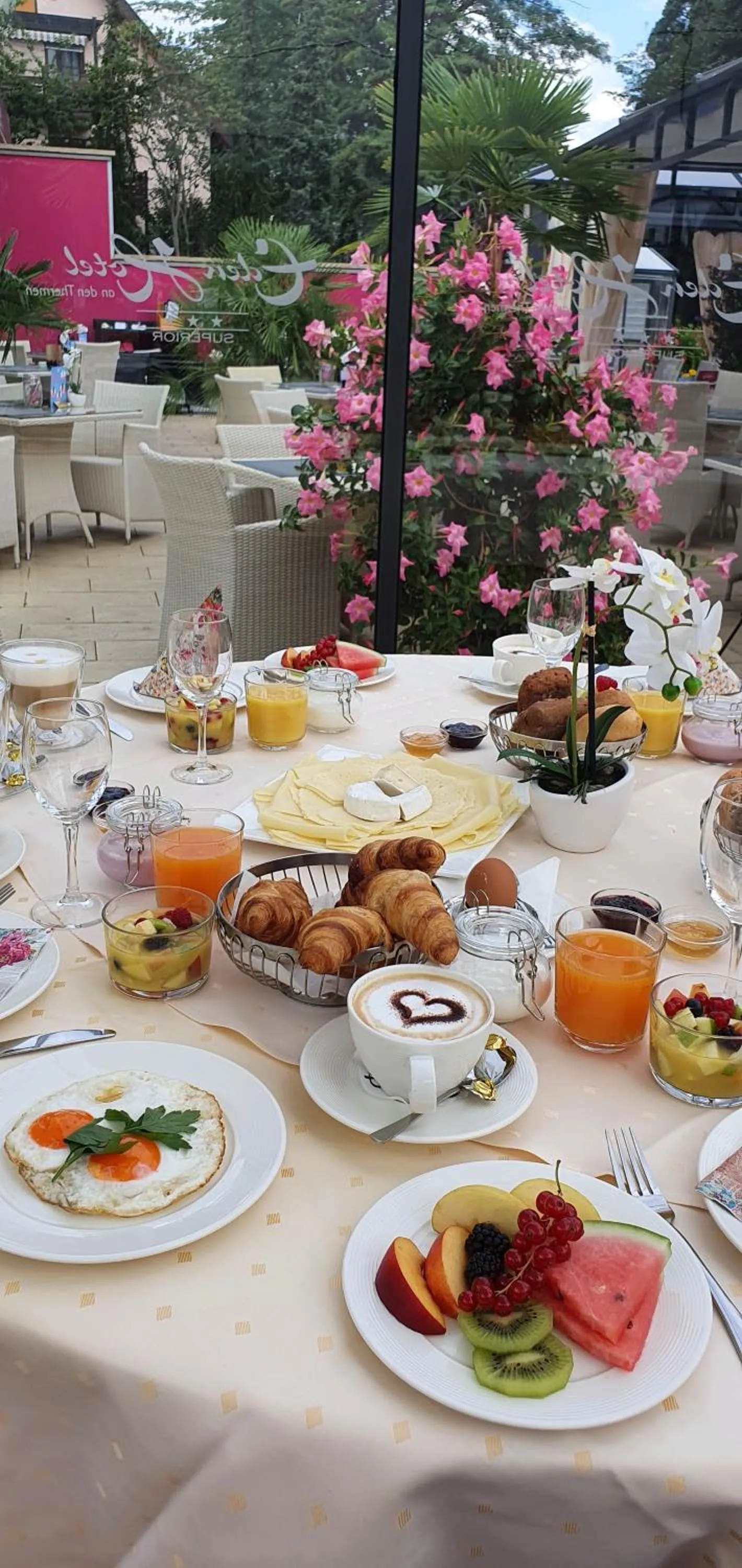 Breakfast in Eden Hotel