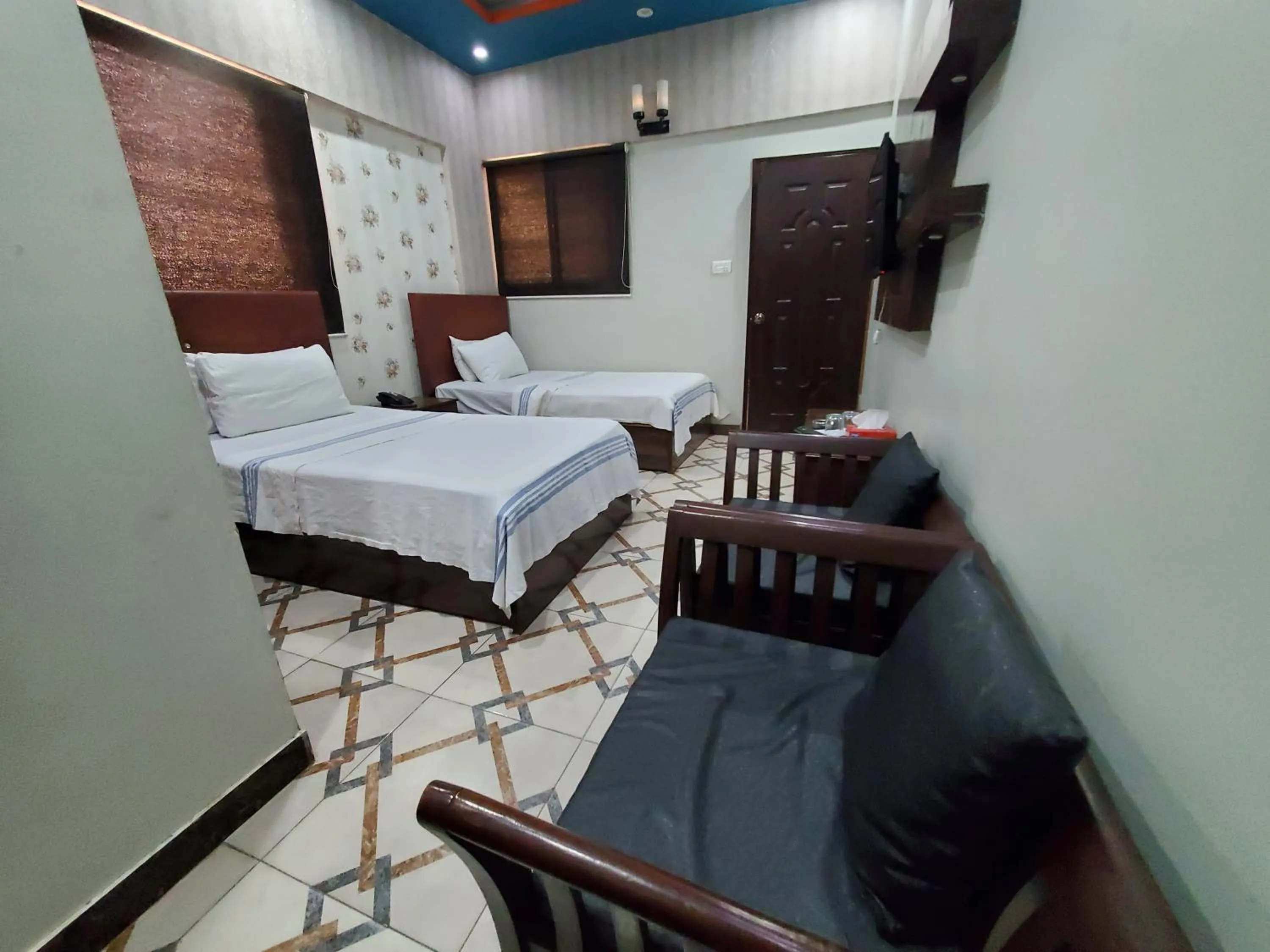 Bed in Diplomat Inn Hotel