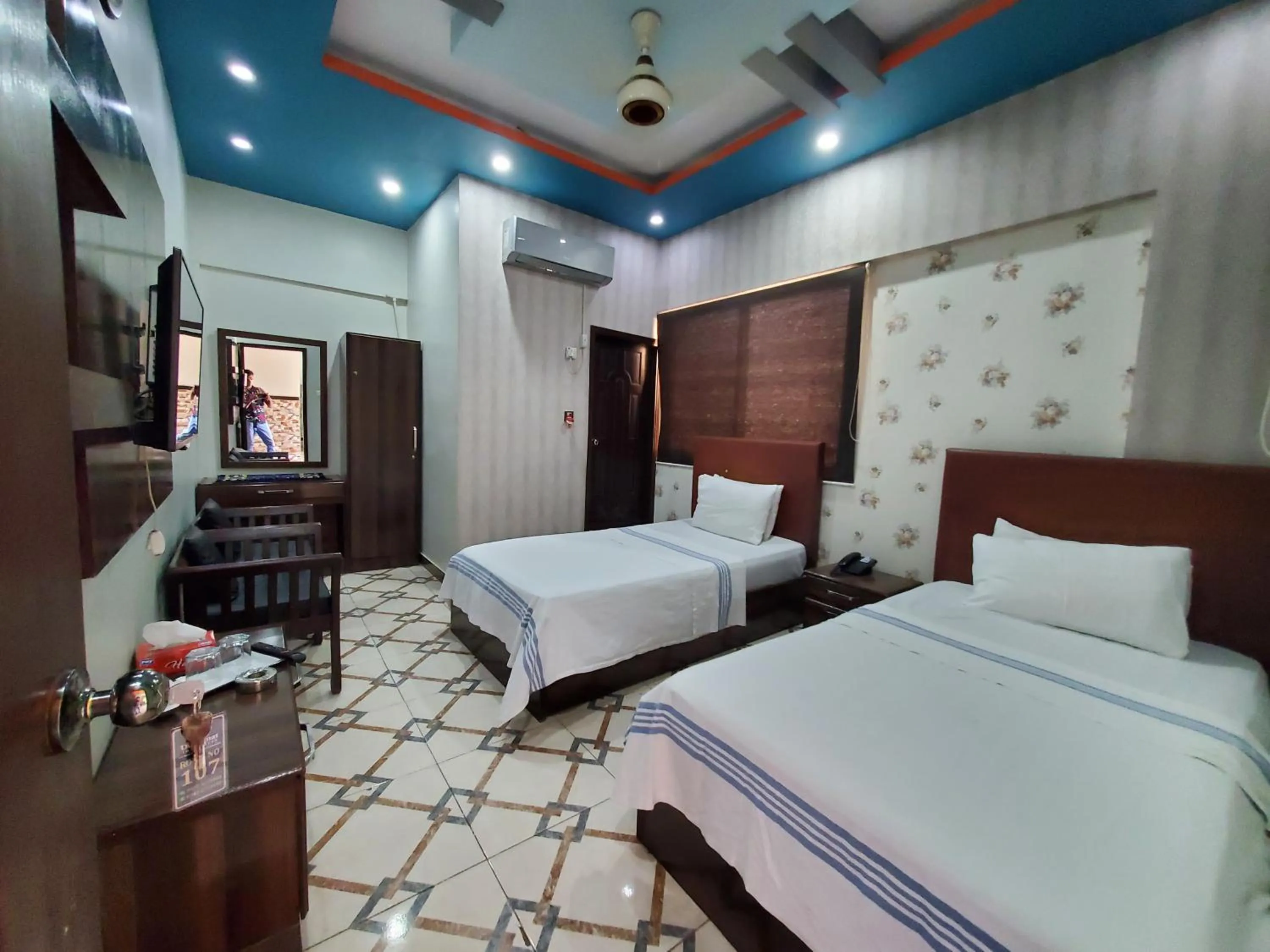 Bed in Diplomat Inn Hotel