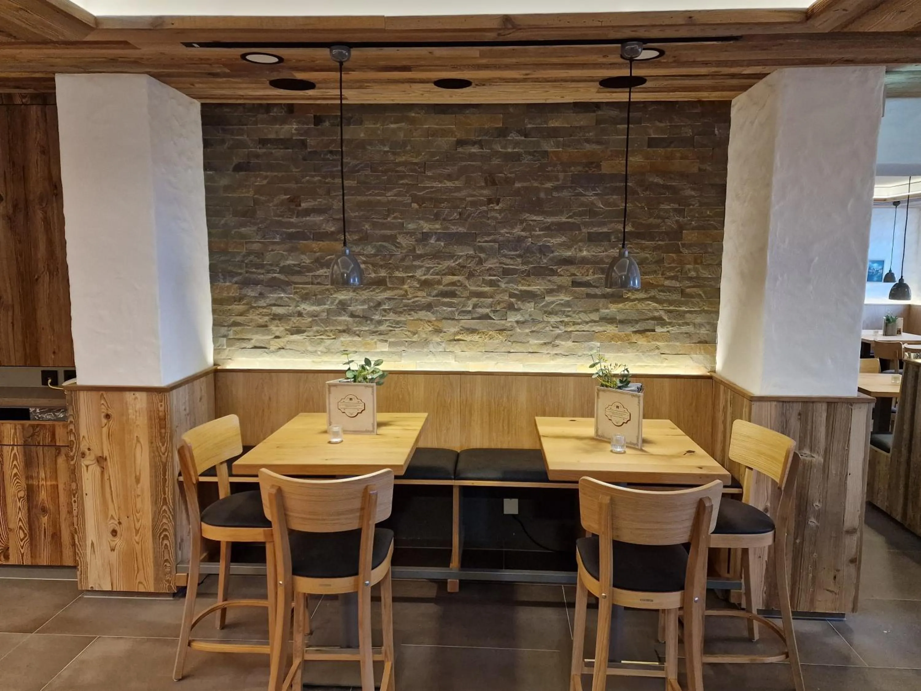 Restaurant/places to eat in Kardinal Schulte Haus