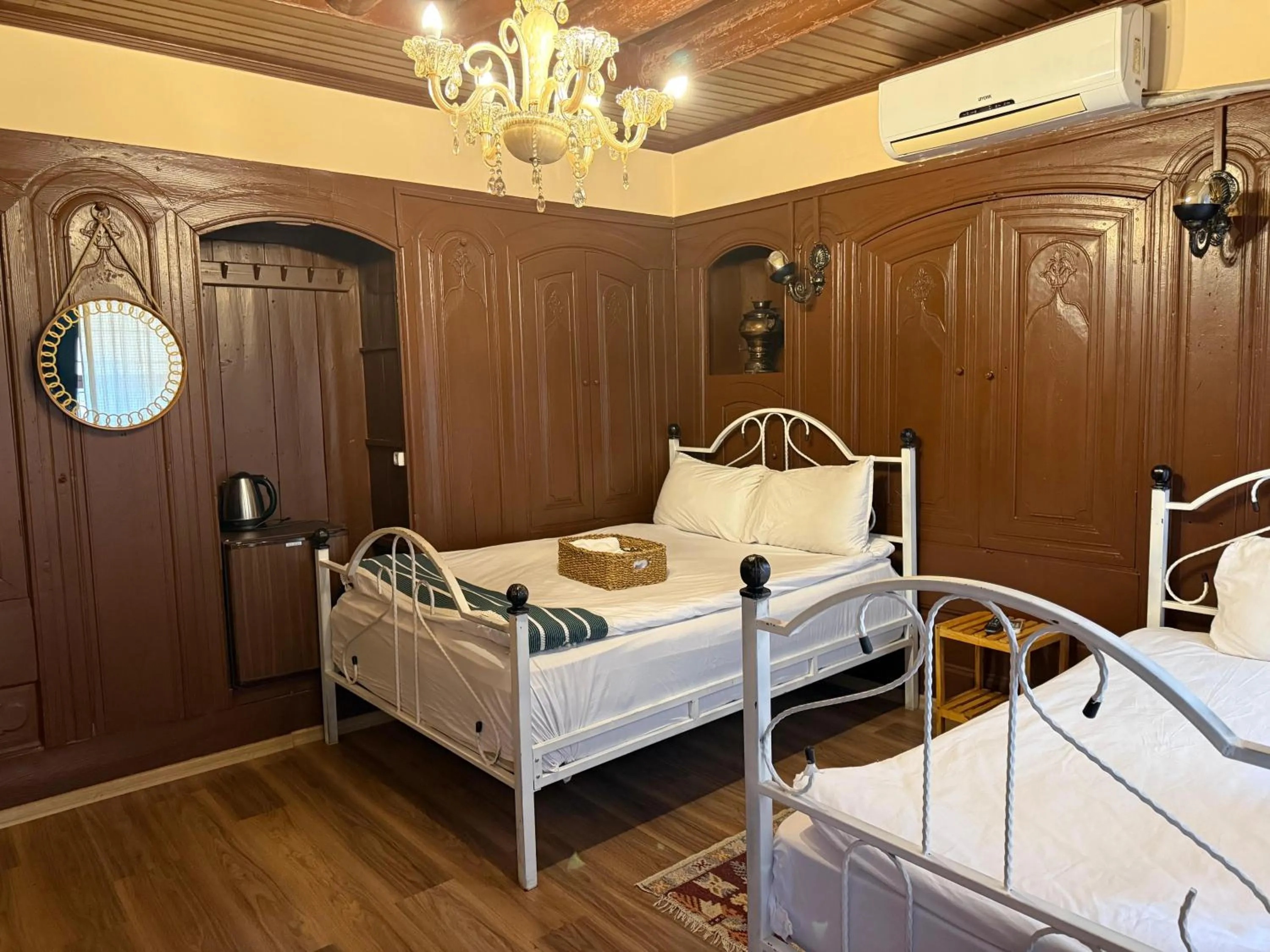 Photo of the whole room, Bed in Şirvani Konağı