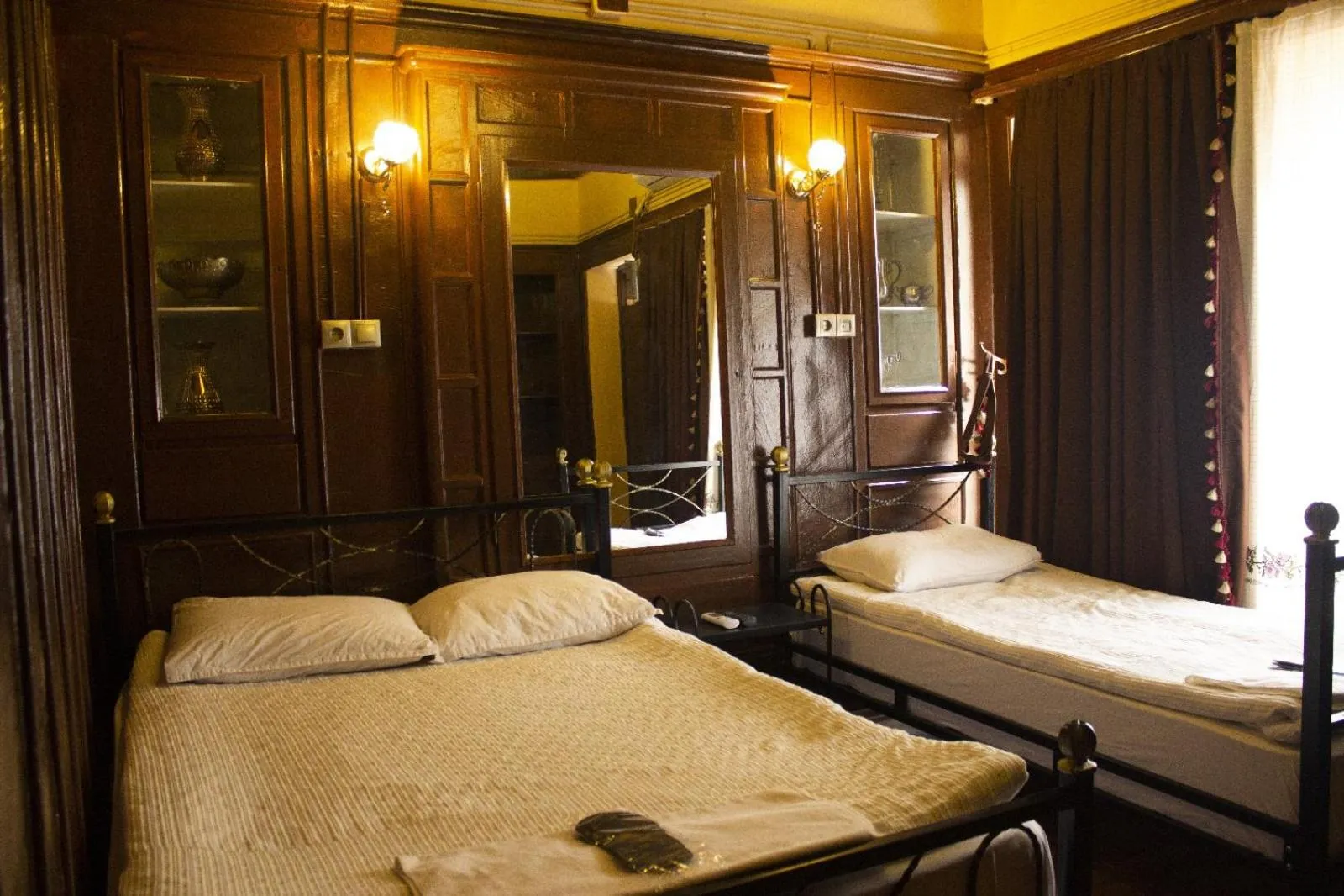 Photo of the whole room, Bed in Şirvani Konağı