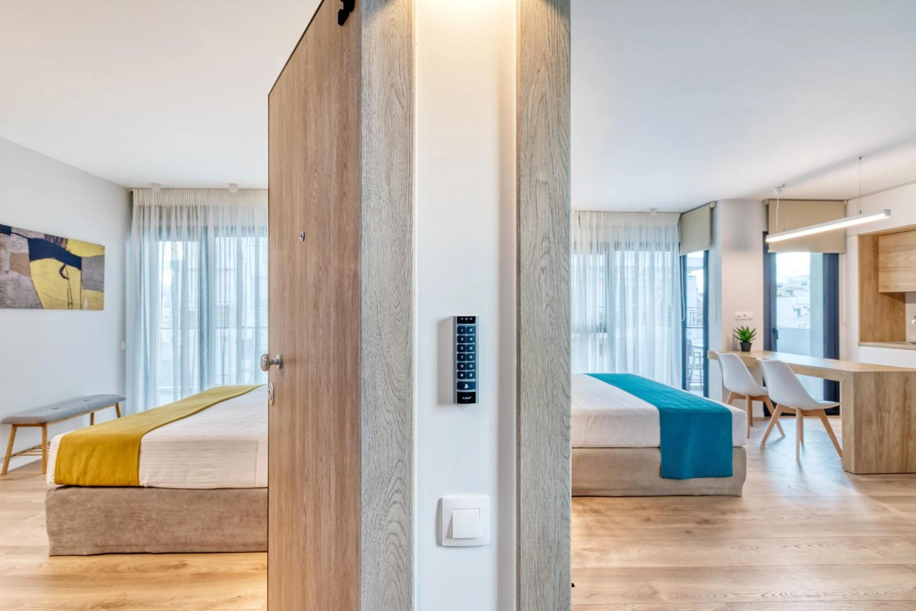 Photo of the whole room, Bed in δ193