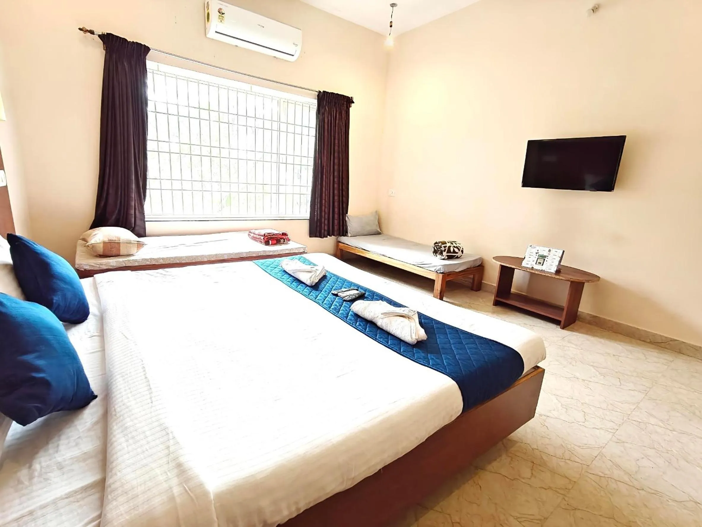 TV and multimedia, Bed in PV Resort - Auro Beach