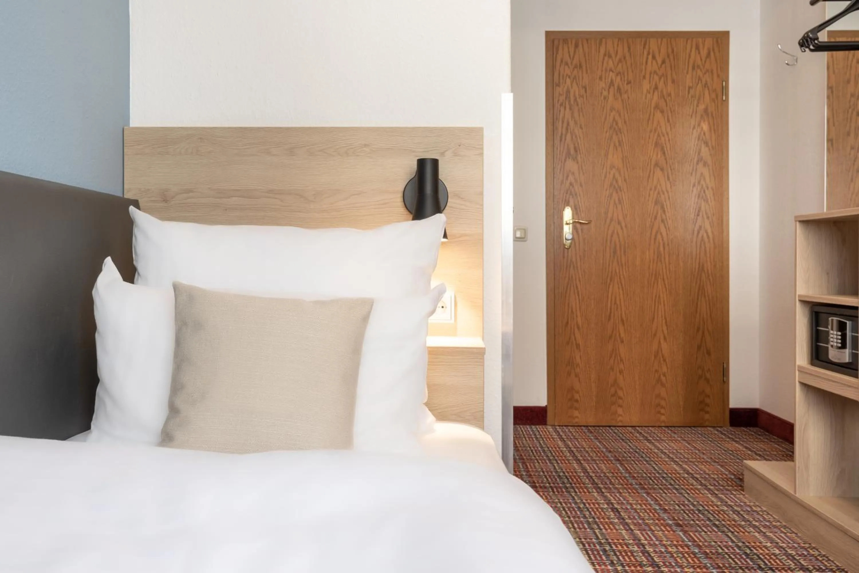 Bedroom, Bed in Hotel Ambassador Essen