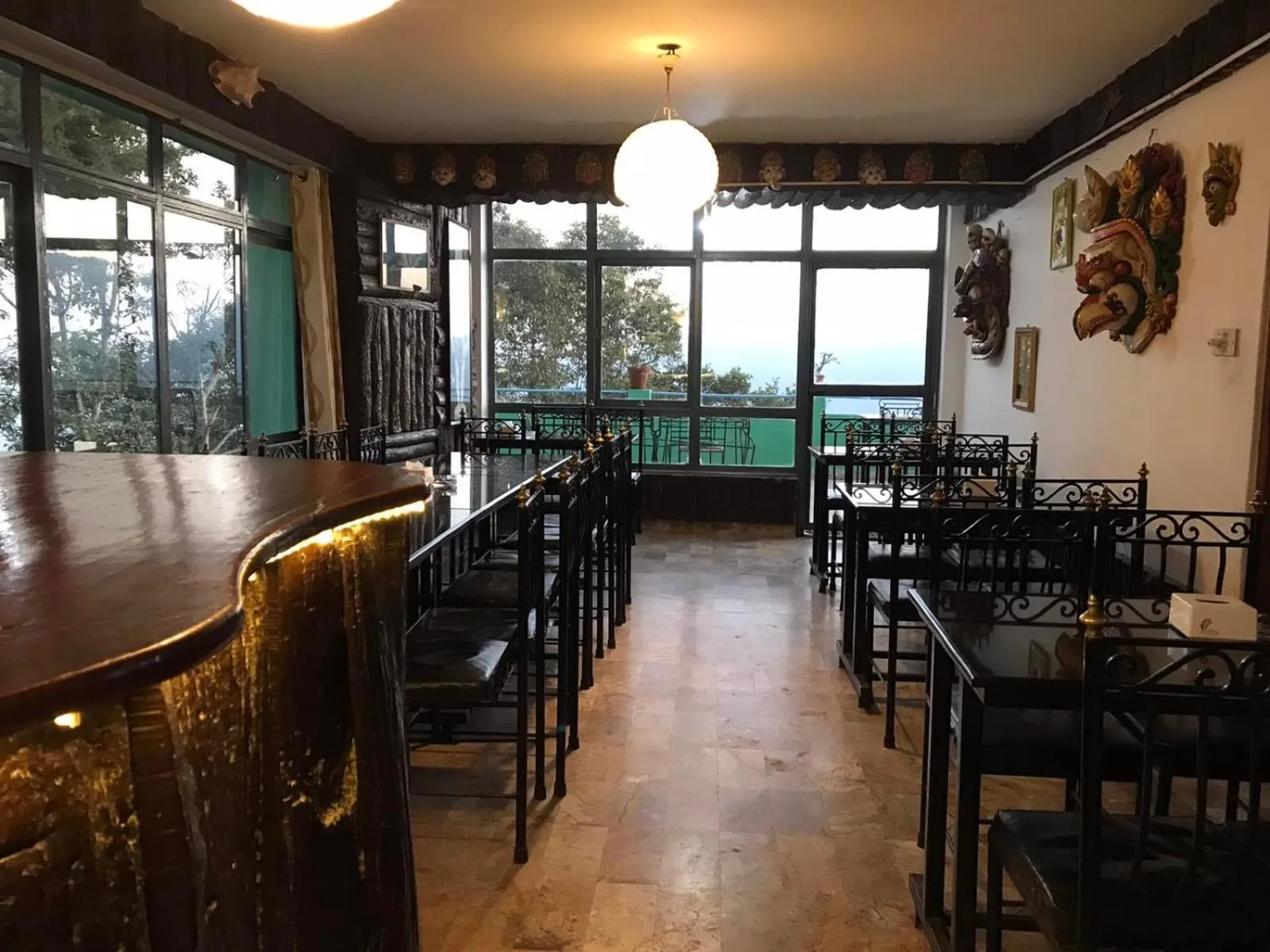 Restaurant/places to eat in Hotel New Dragon