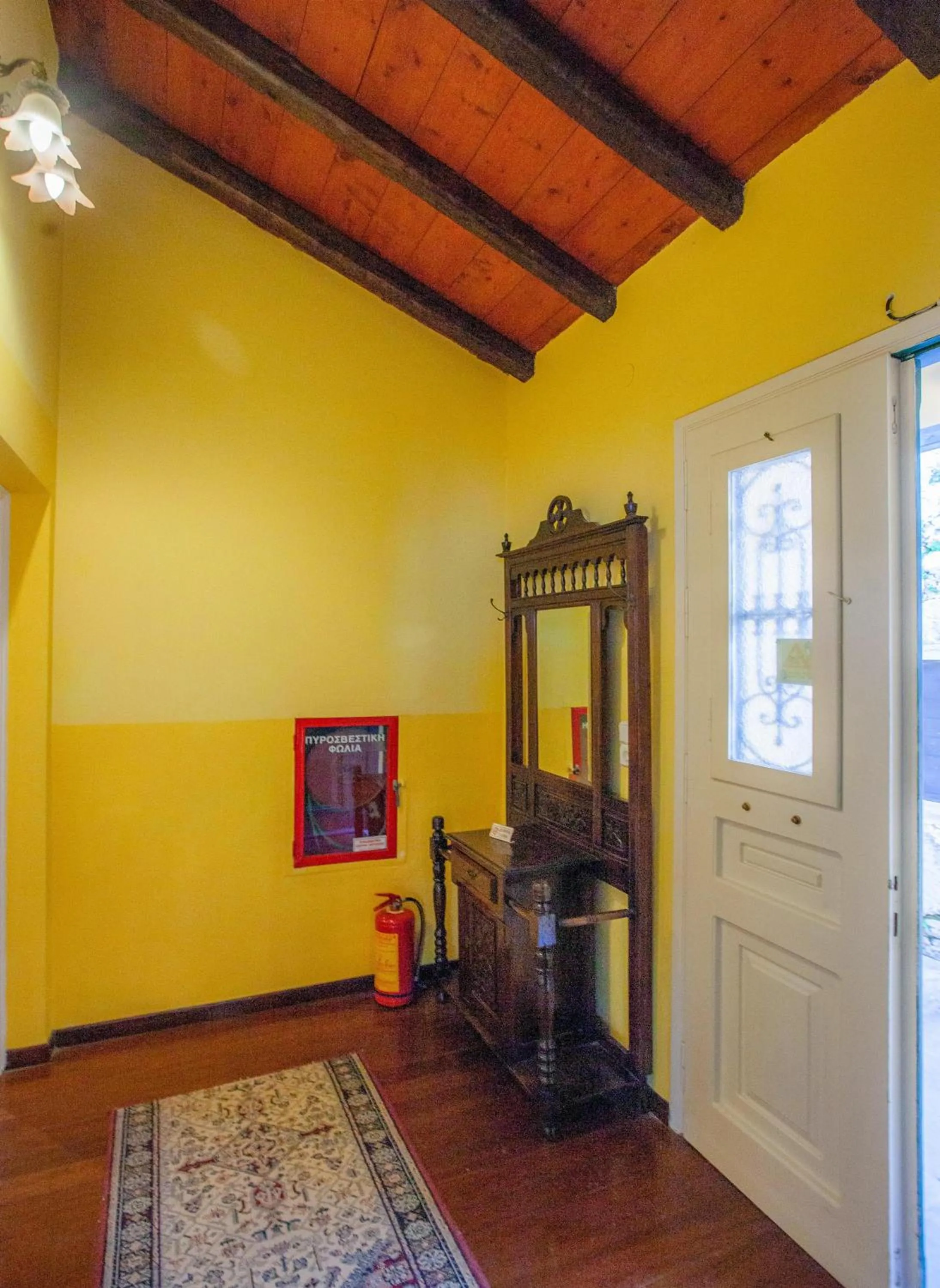 Property building in Byron Traditional Hotel