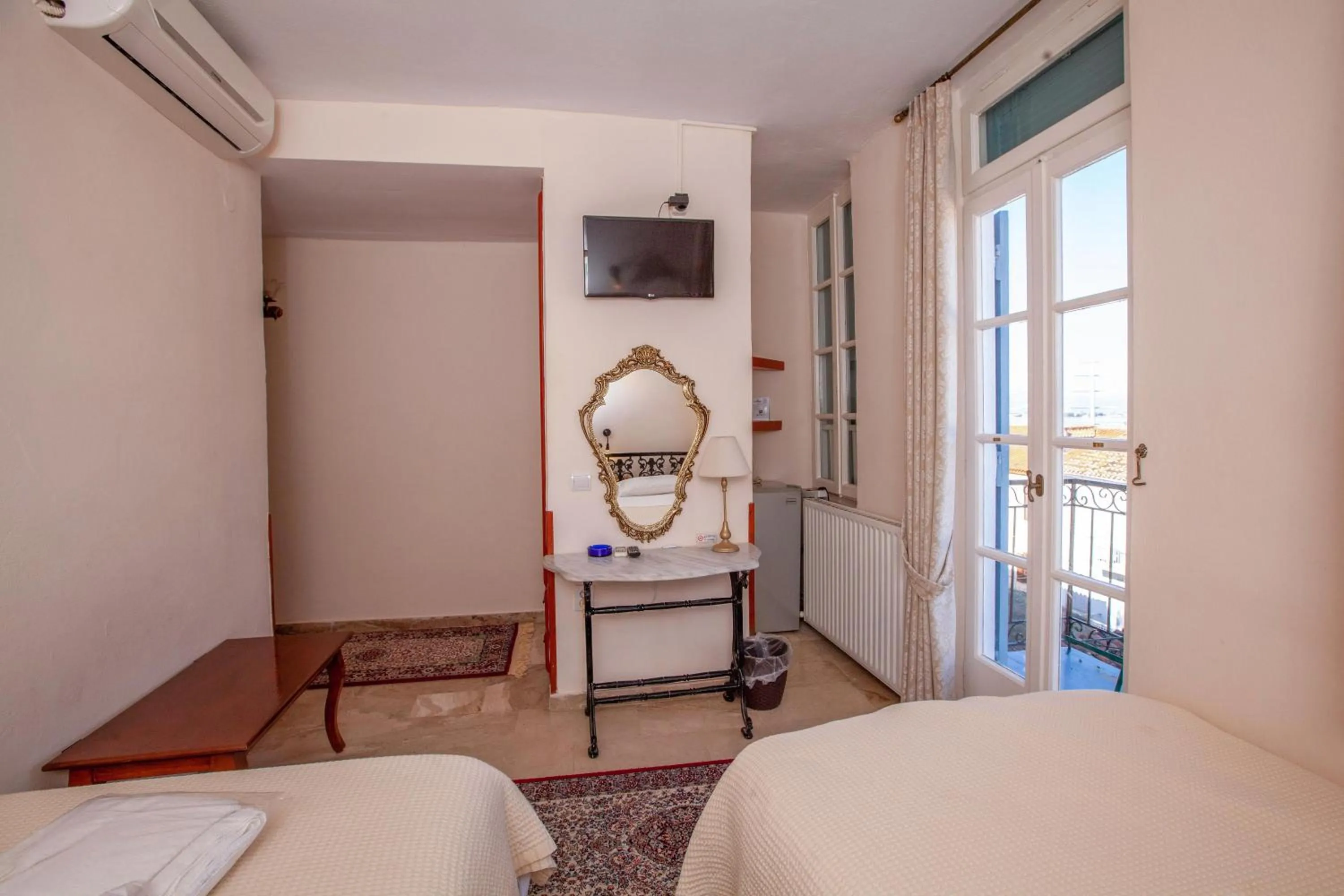 Bed in Byron Traditional Hotel