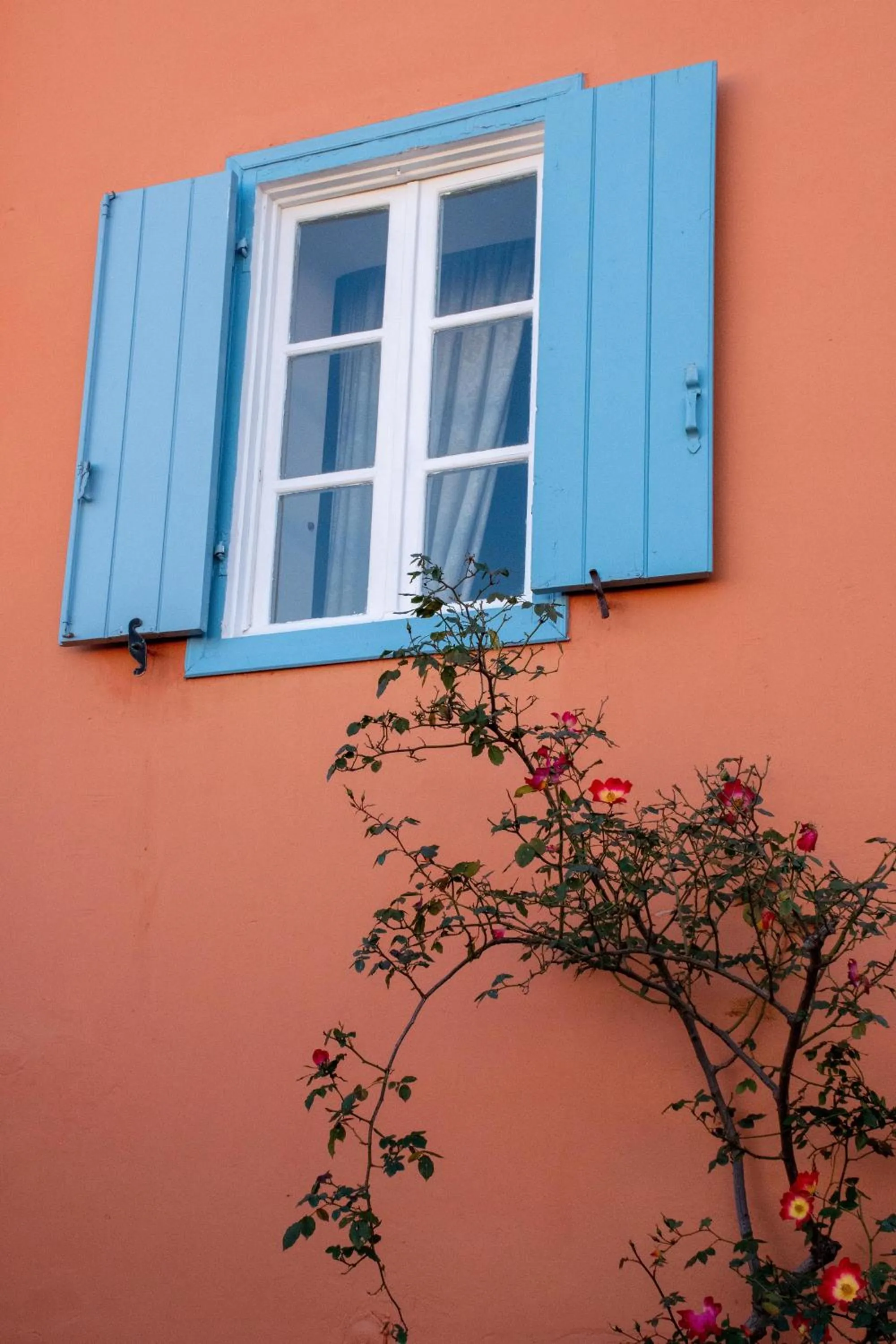 Property building in Byron Traditional Hotel