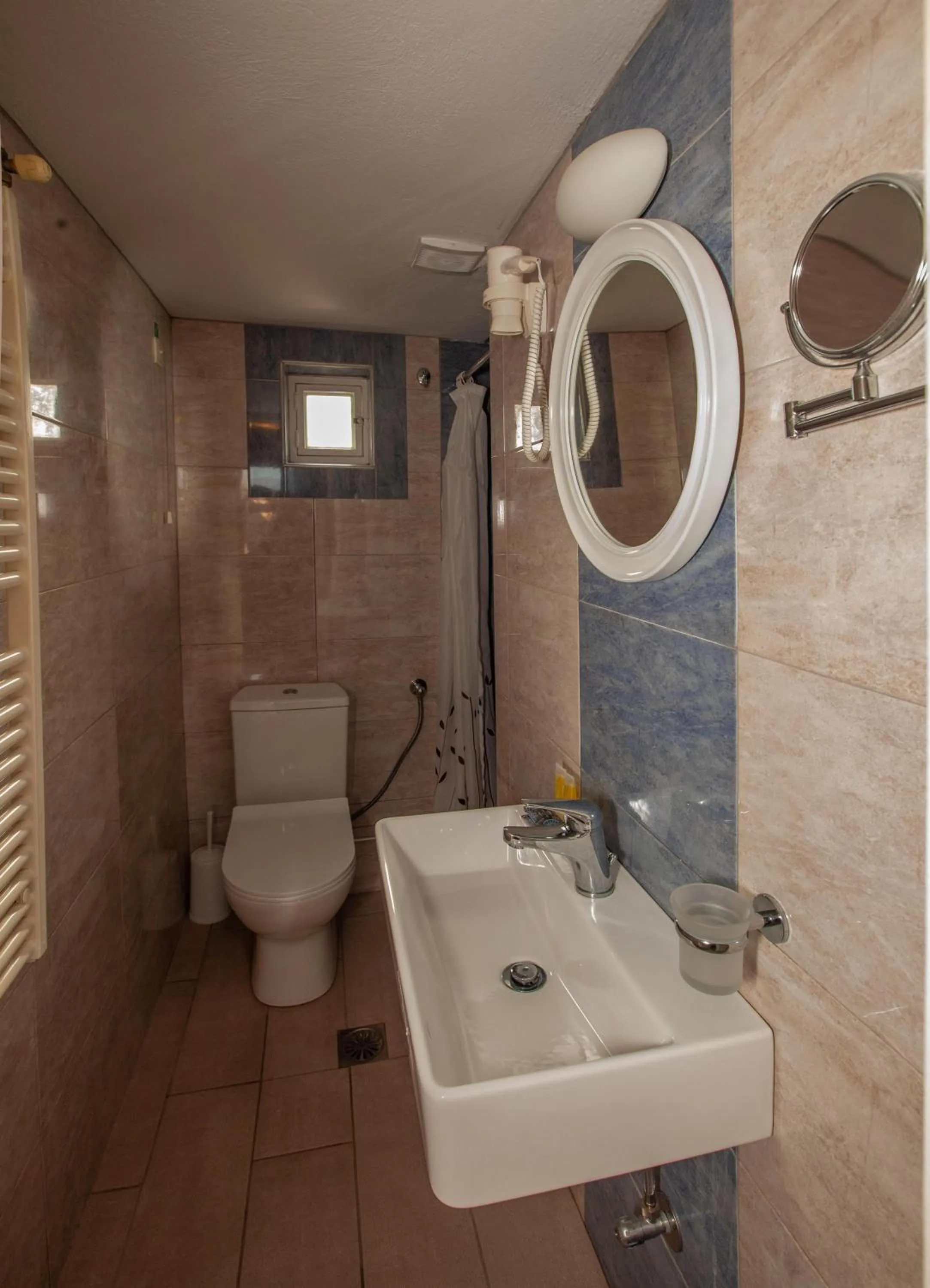 Property building in Byron Traditional Hotel