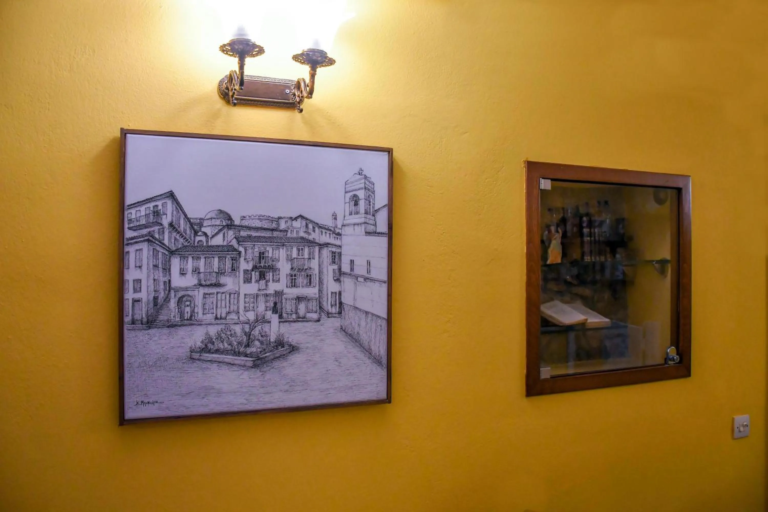 Property building in Byron Traditional Hotel