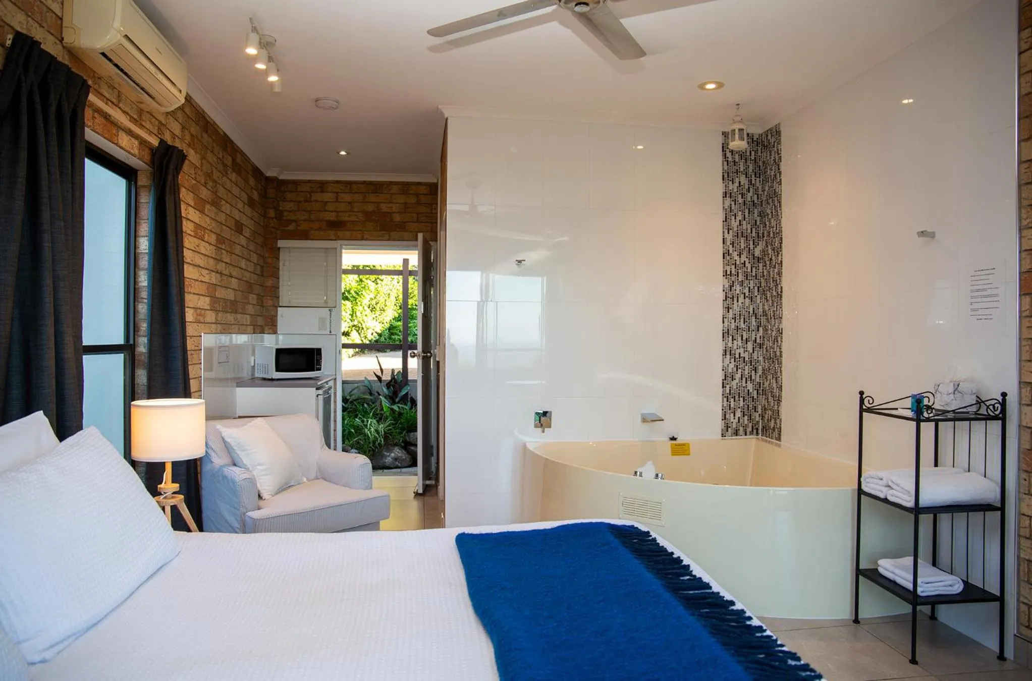 Bed in Maleny Views Motel