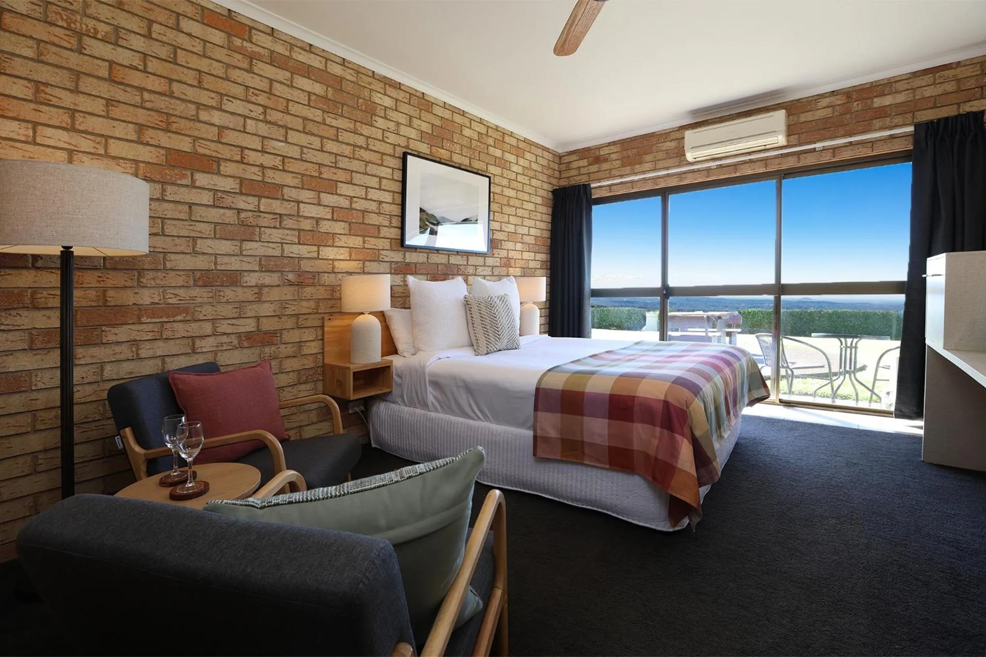 Bed in Maleny Views Motel