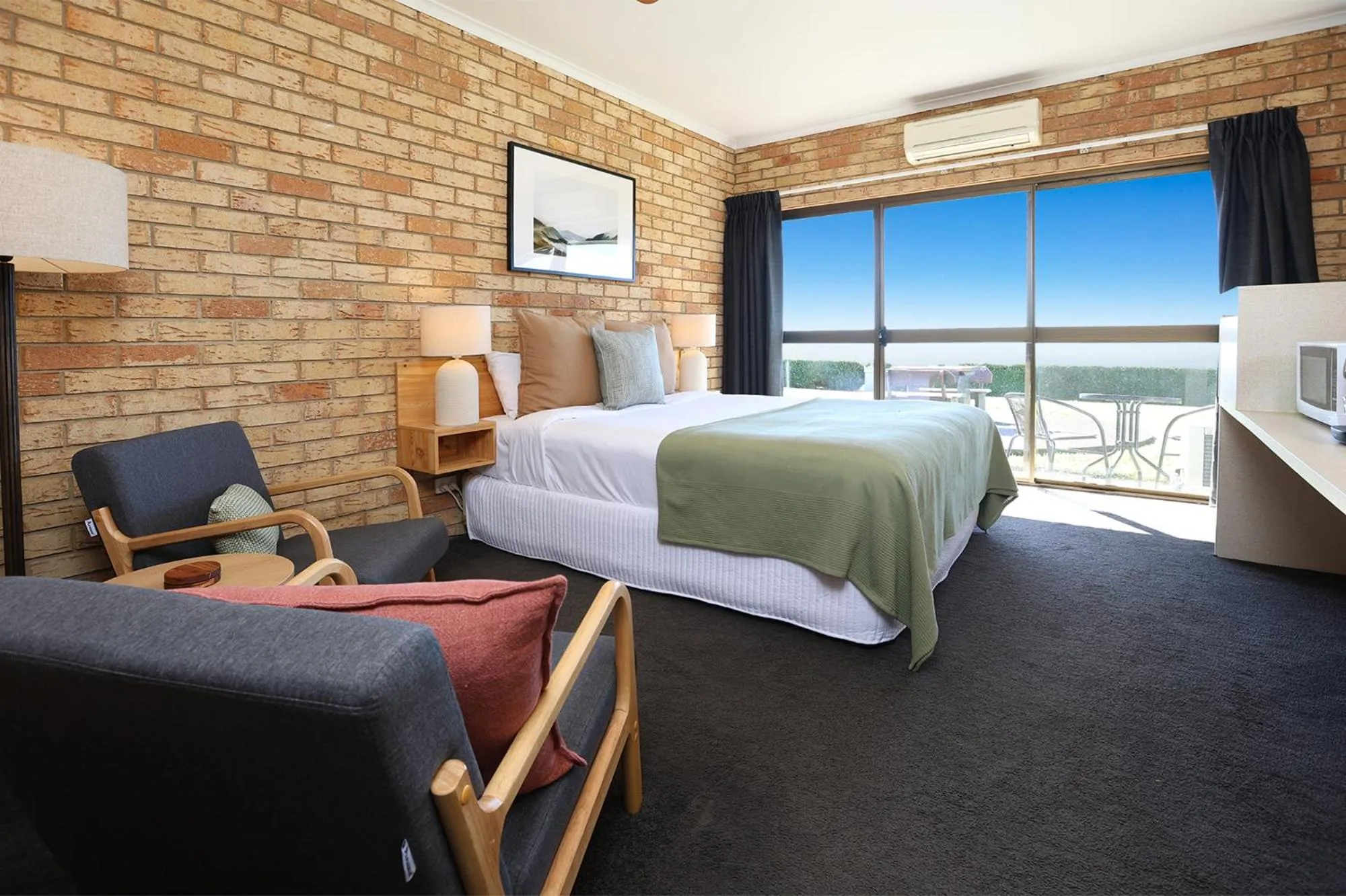 Bed in Maleny Views Motel