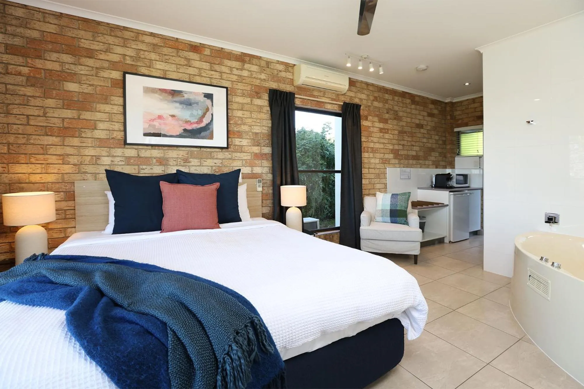 Bed in Maleny Views Motel