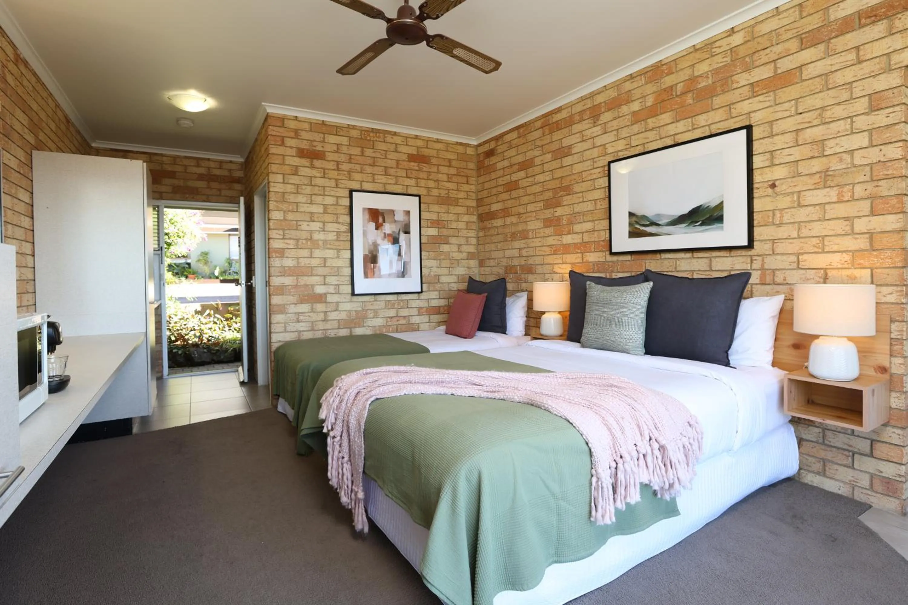 Bed in Maleny Views Motel