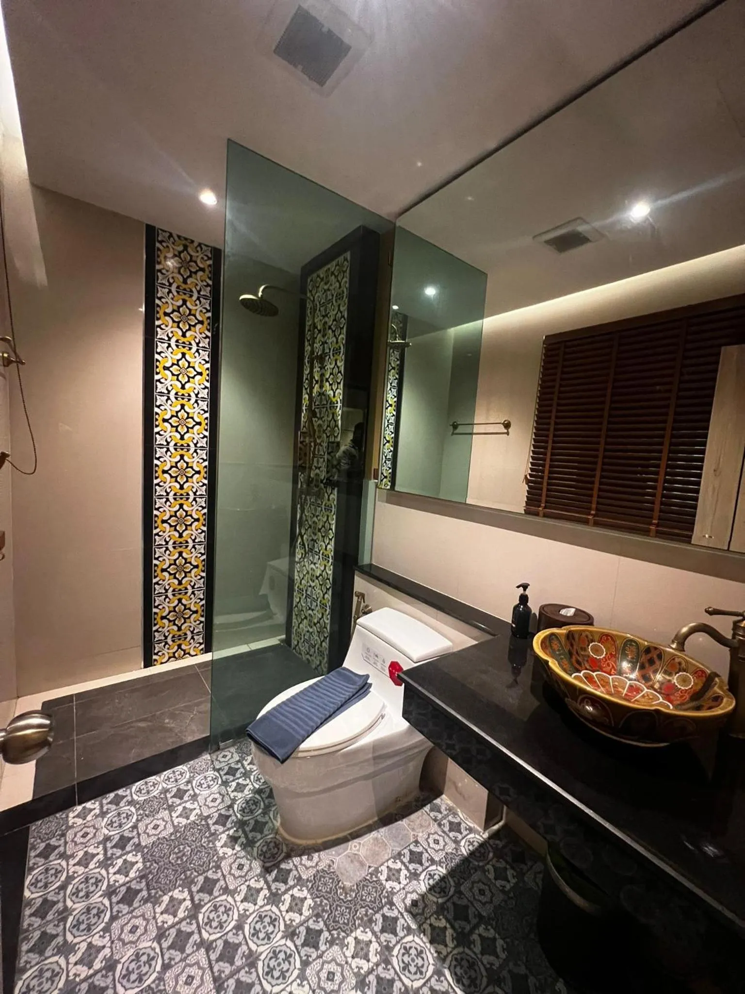 Toilet in Le Maroc Hotel Patong