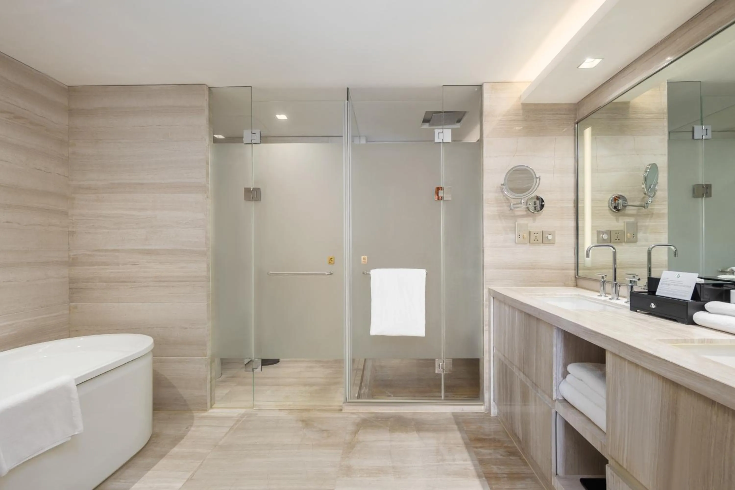 Toilet in Intercontinental Jinan City Center by IHG