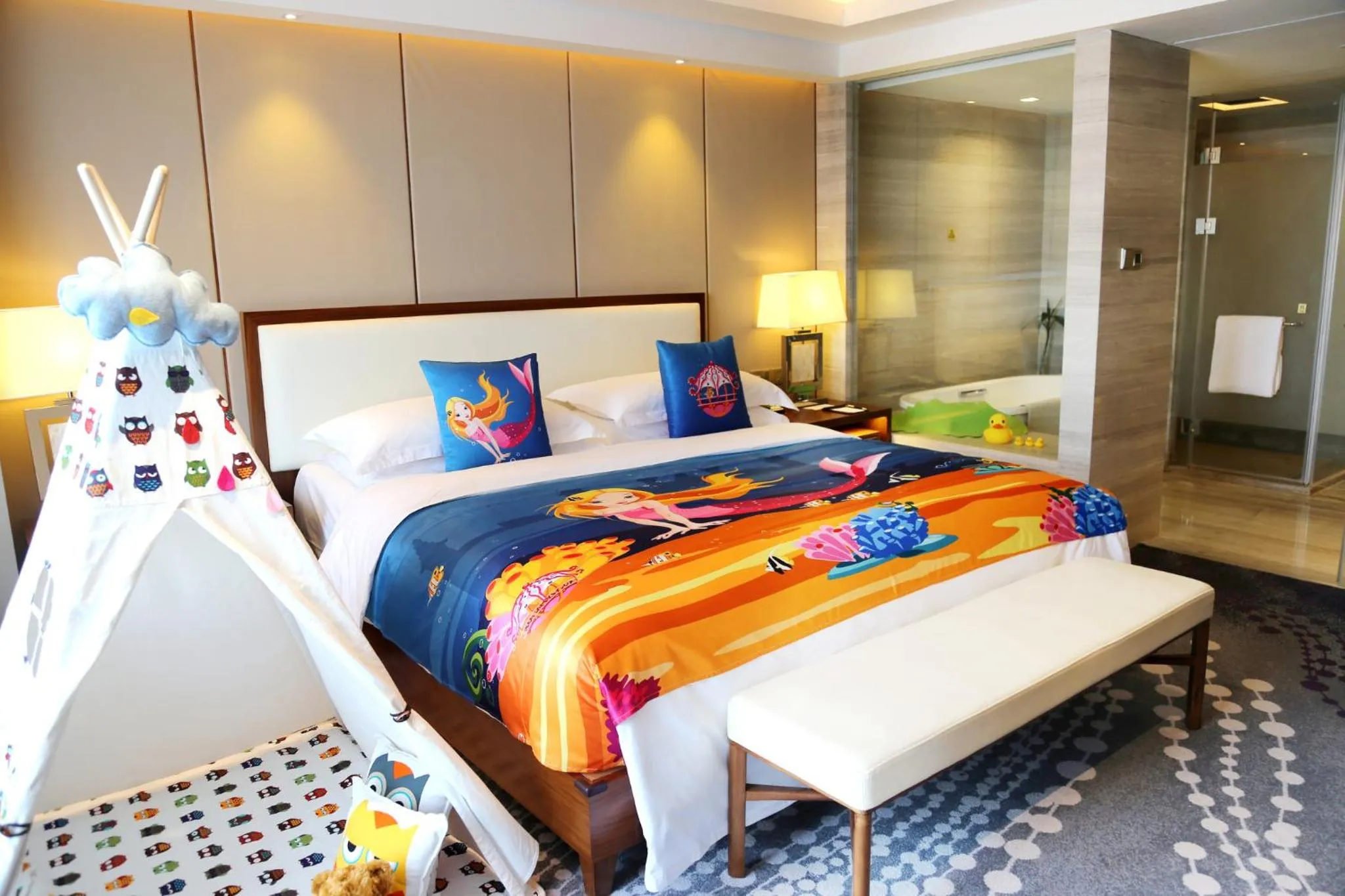 Photo of the whole room, Bed in Intercontinental Jinan City Center by IHG
