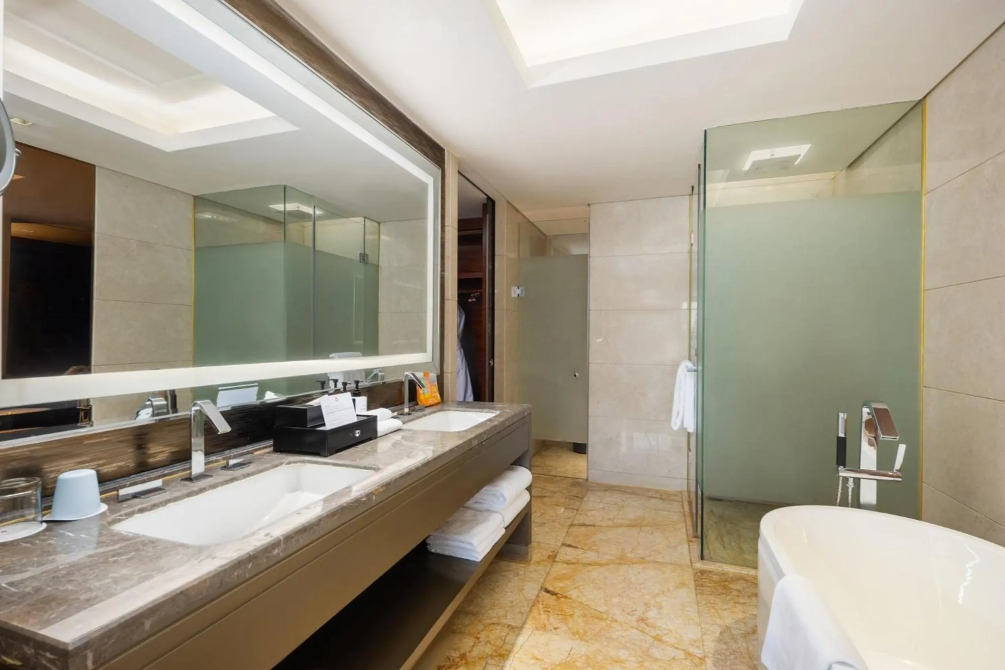 Photo of the whole room in Intercontinental Jinan City Center by IHG